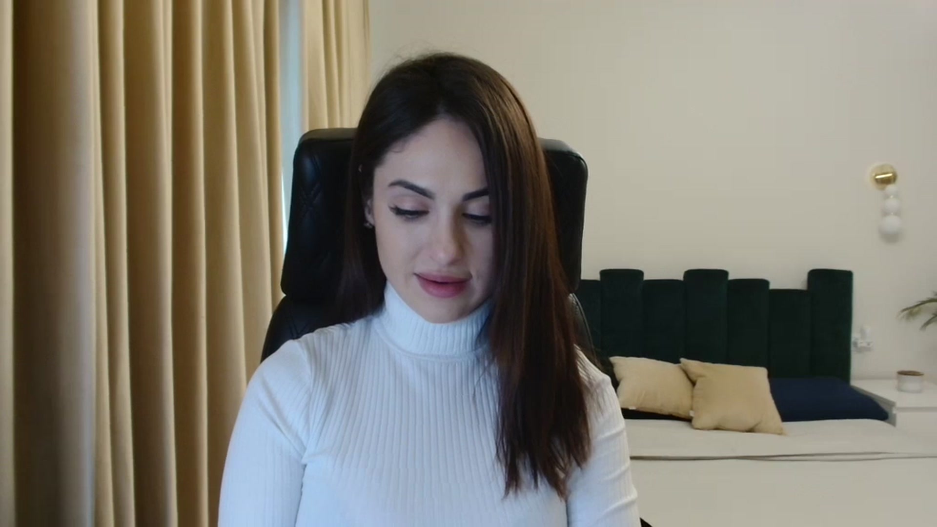 Gallery image thumbnail from DorisDolll's myfreecams stream on, 03/14/2024, 11:48 image 14 of 20