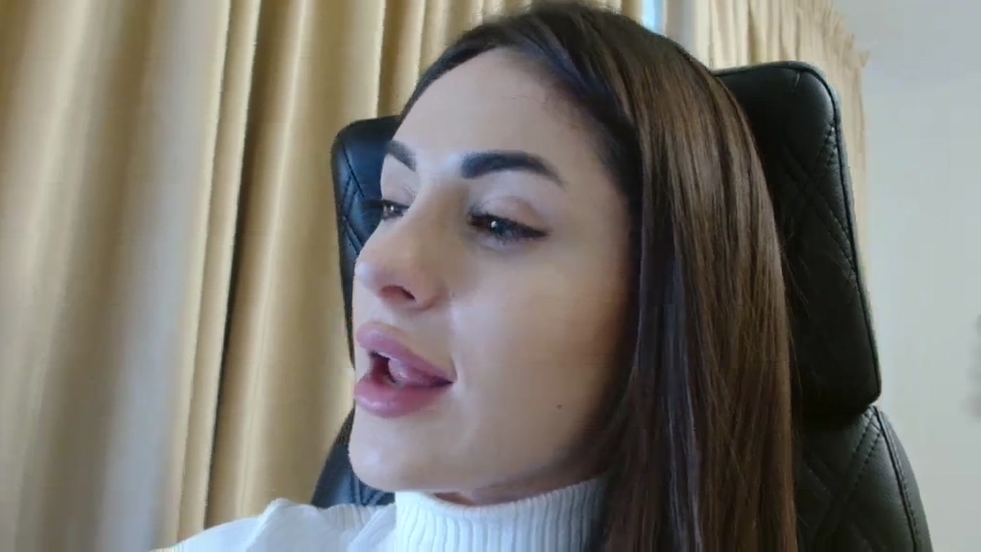 Gallery image thumbnail from DorisDolll's myfreecams stream on, 03/14/2024, 11:48 image 5 of 20