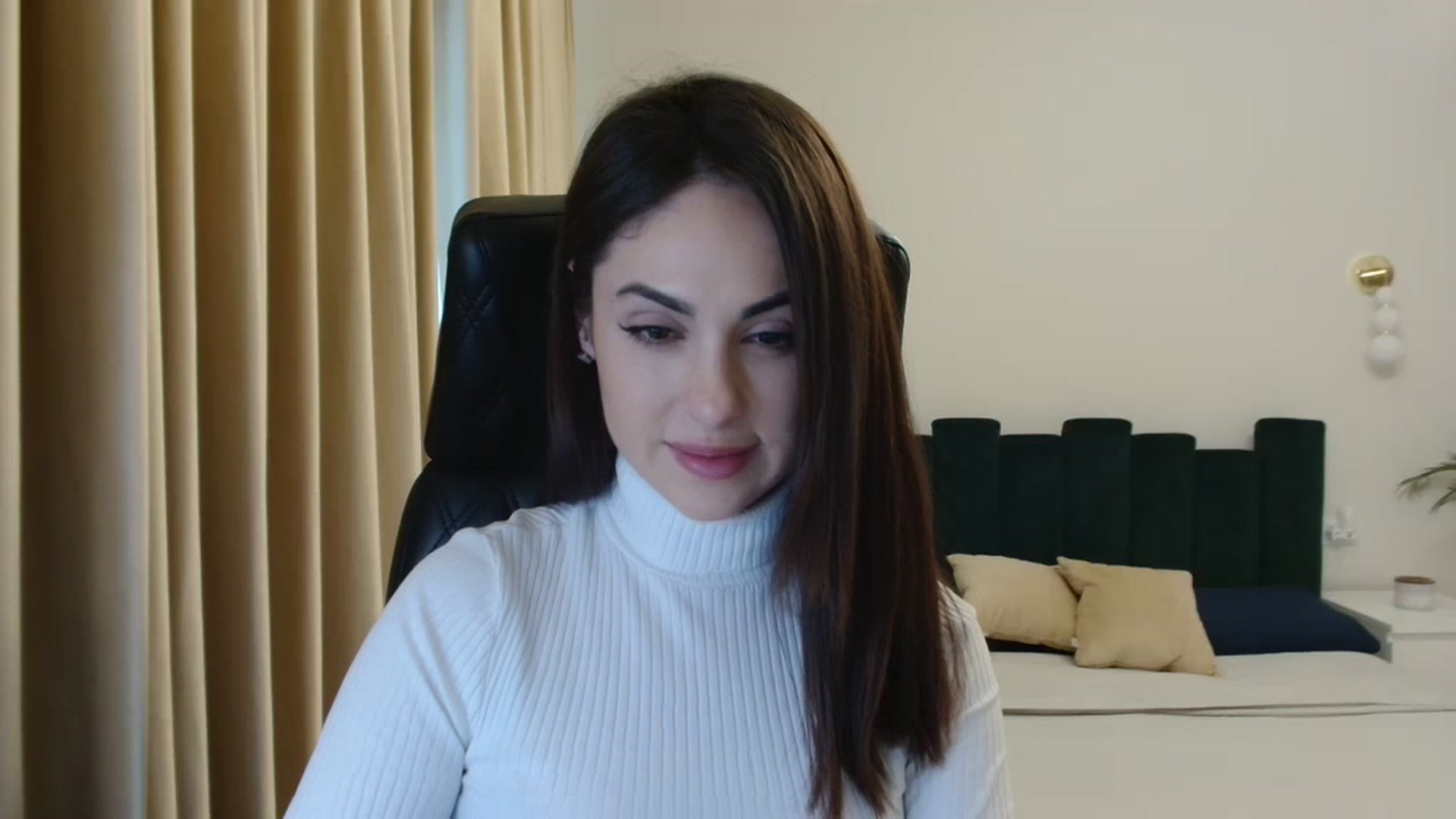 Gallery image thumbnail from DorisDolll's myfreecams stream on, 03/14/2024, 11:48 image 13 of 20
