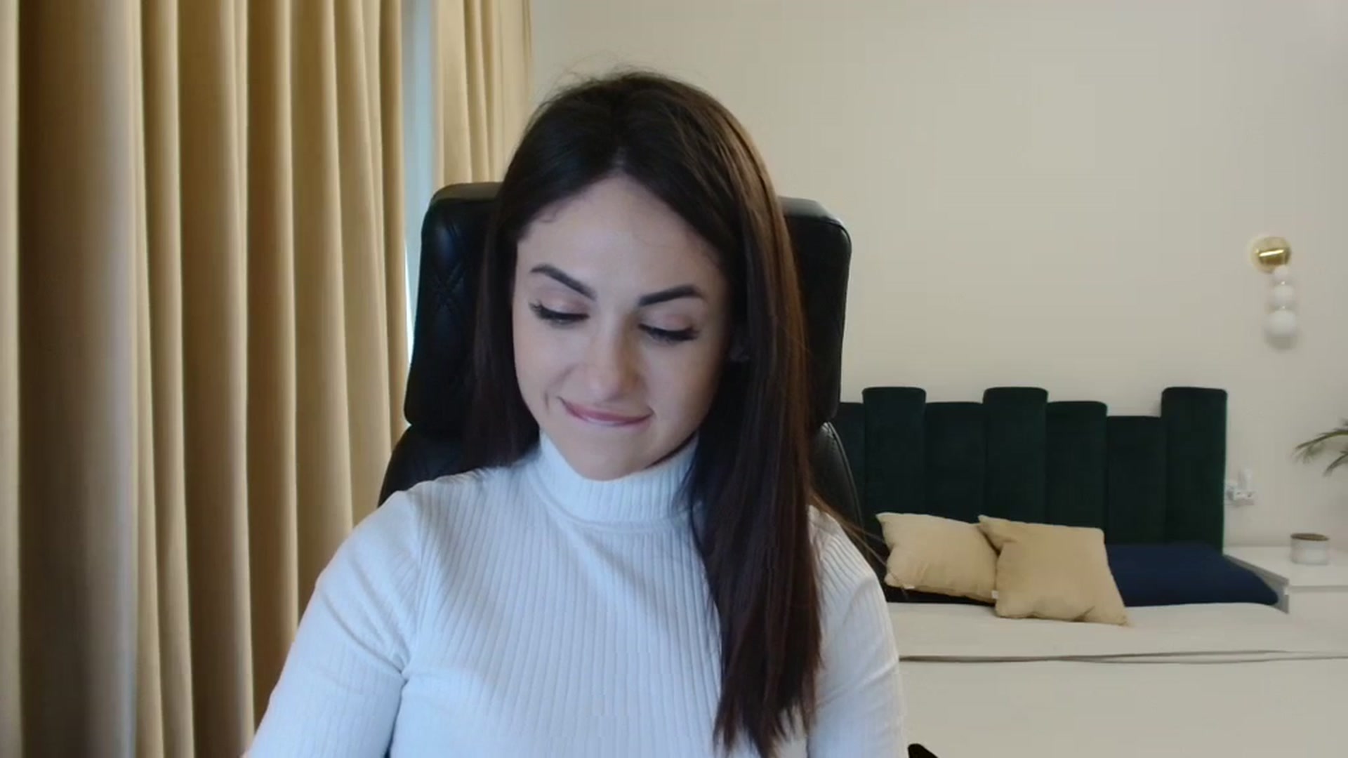Gallery image thumbnail from DorisDolll's myfreecams stream on, 03/14/2024, 11:48 image 16 of 20