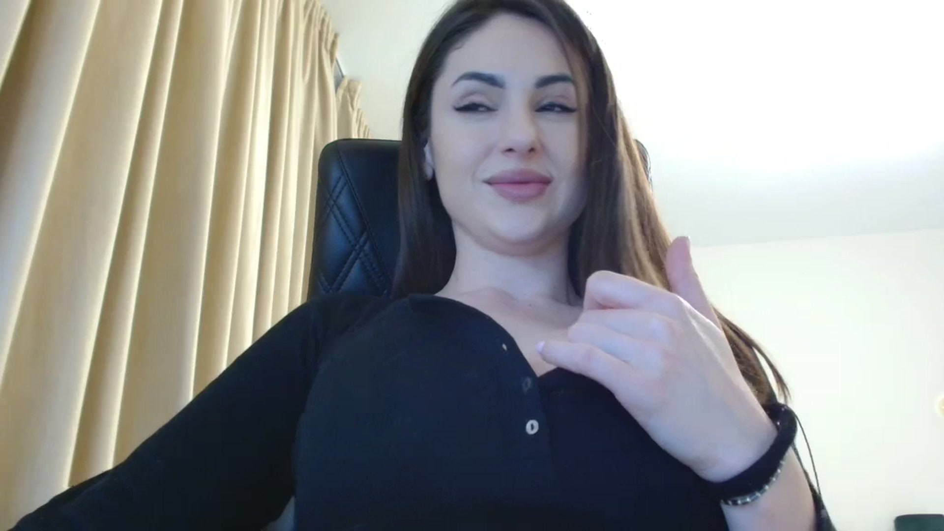Gallery image thumbnail from DorisDolll's myfreecams stream on, 03/21/2024, 08:22 image 6 of 20