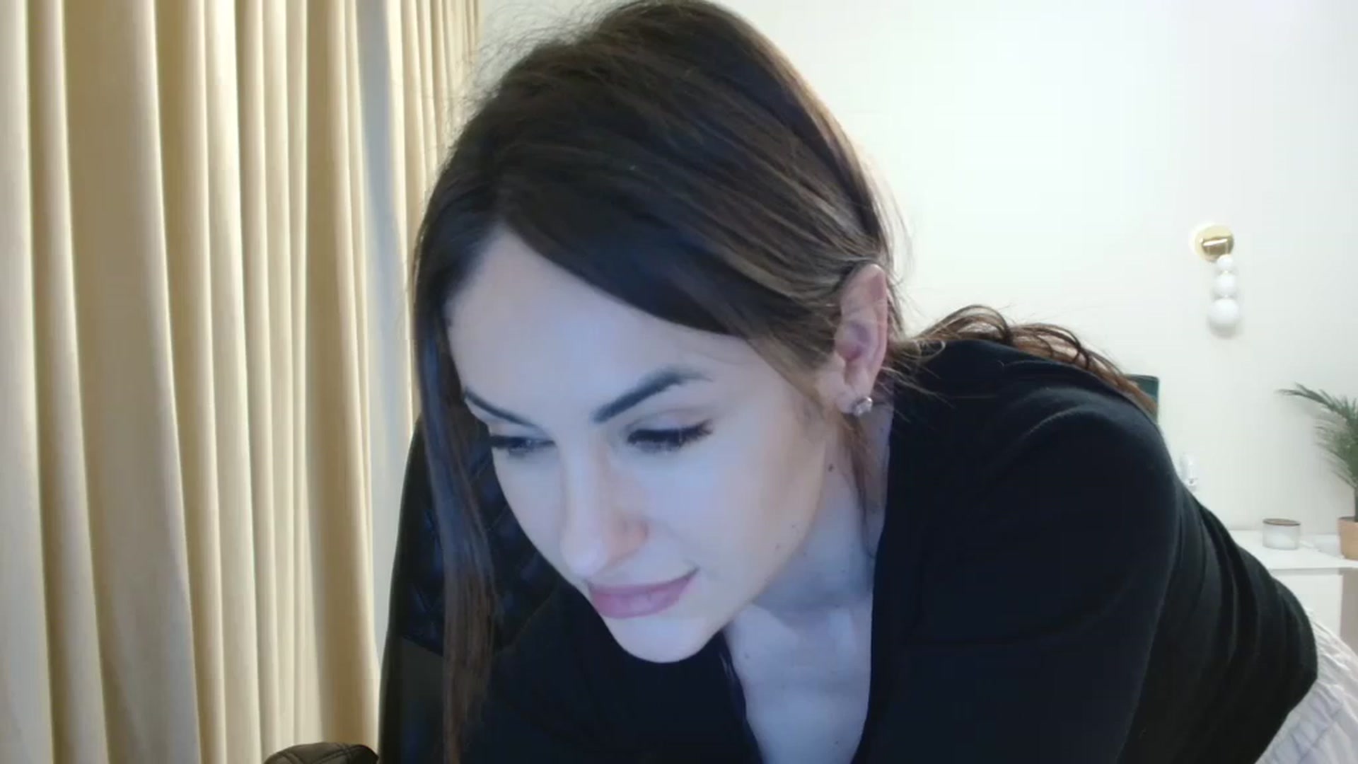 Gallery image thumbnail from DorisDolll's myfreecams stream on, 03/21/2024, 08:22 image 18 of 20