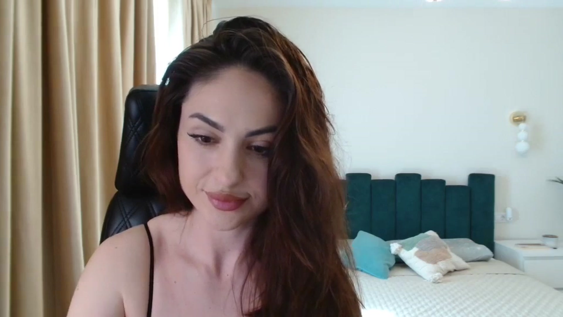 Gallery image thumbnail from DorisDolll's myfreecams stream on, 03/26/2024, 09:51 image 16 of 20
