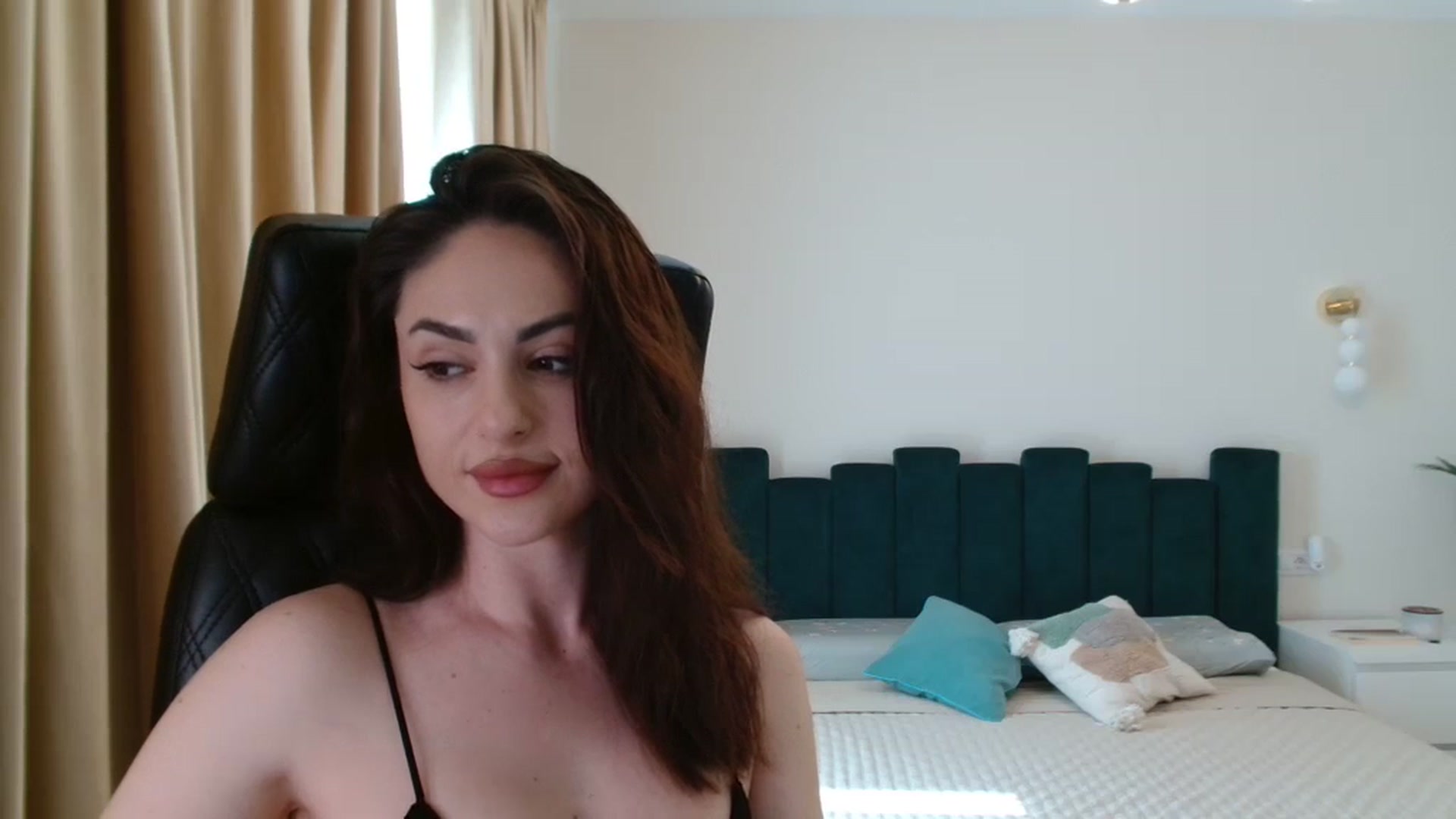Gallery image thumbnail from DorisDolll's myfreecams stream on, 03/26/2024, 09:51 image 8 of 20