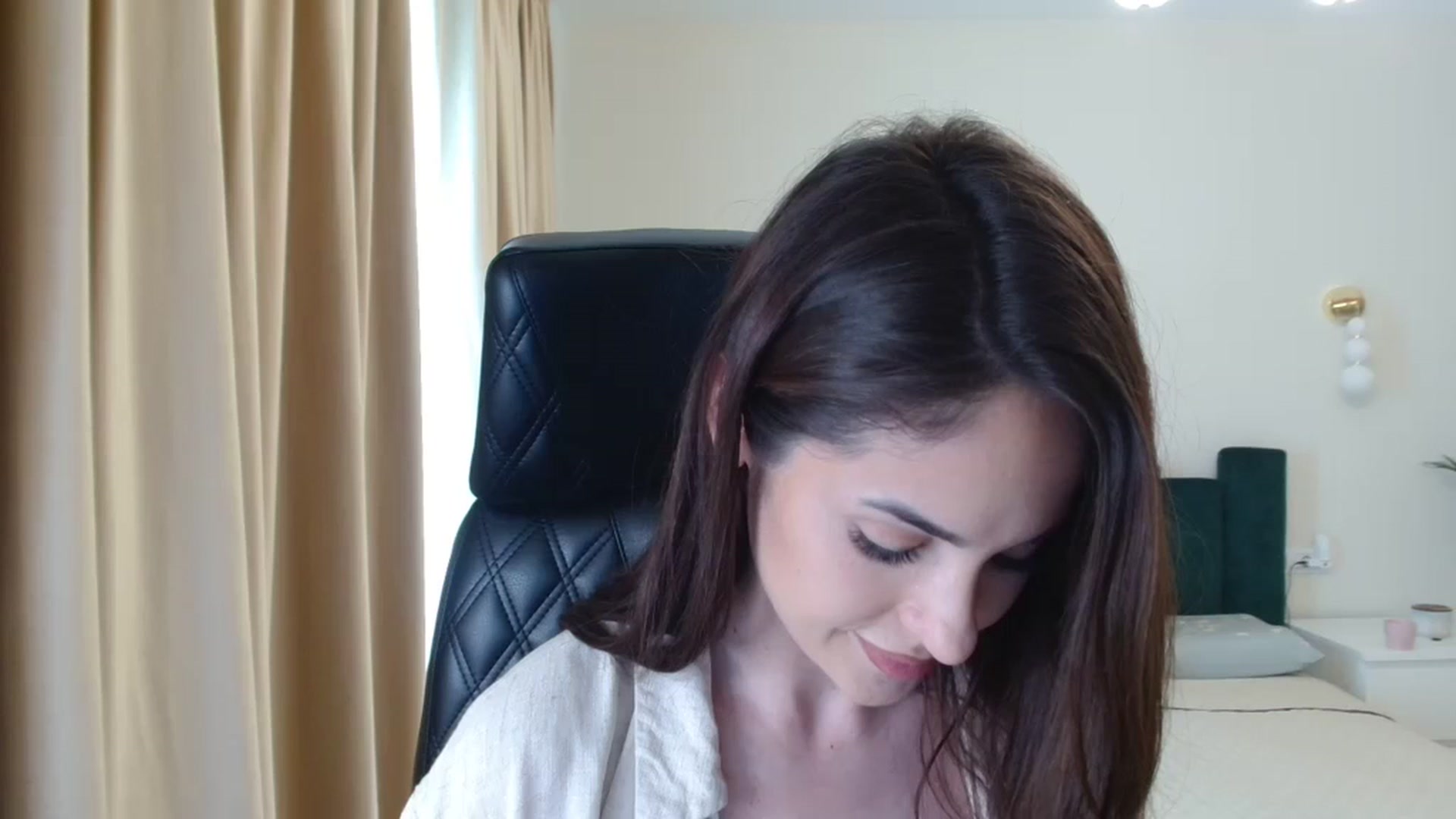 Gallery image thumbnail from DorisDolll's myfreecams stream on, 03/27/2024, 08:38 image 9 of 20
