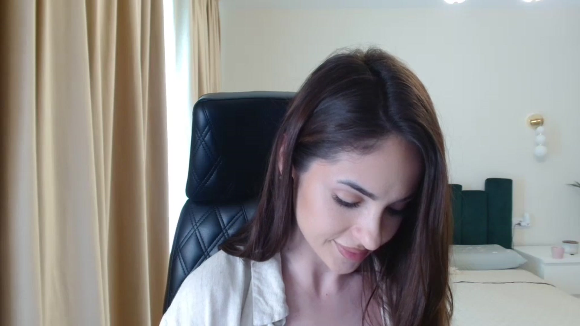 Gallery image thumbnail from DorisDolll's myfreecams stream on, 03/27/2024, 08:38 image 12 of 20