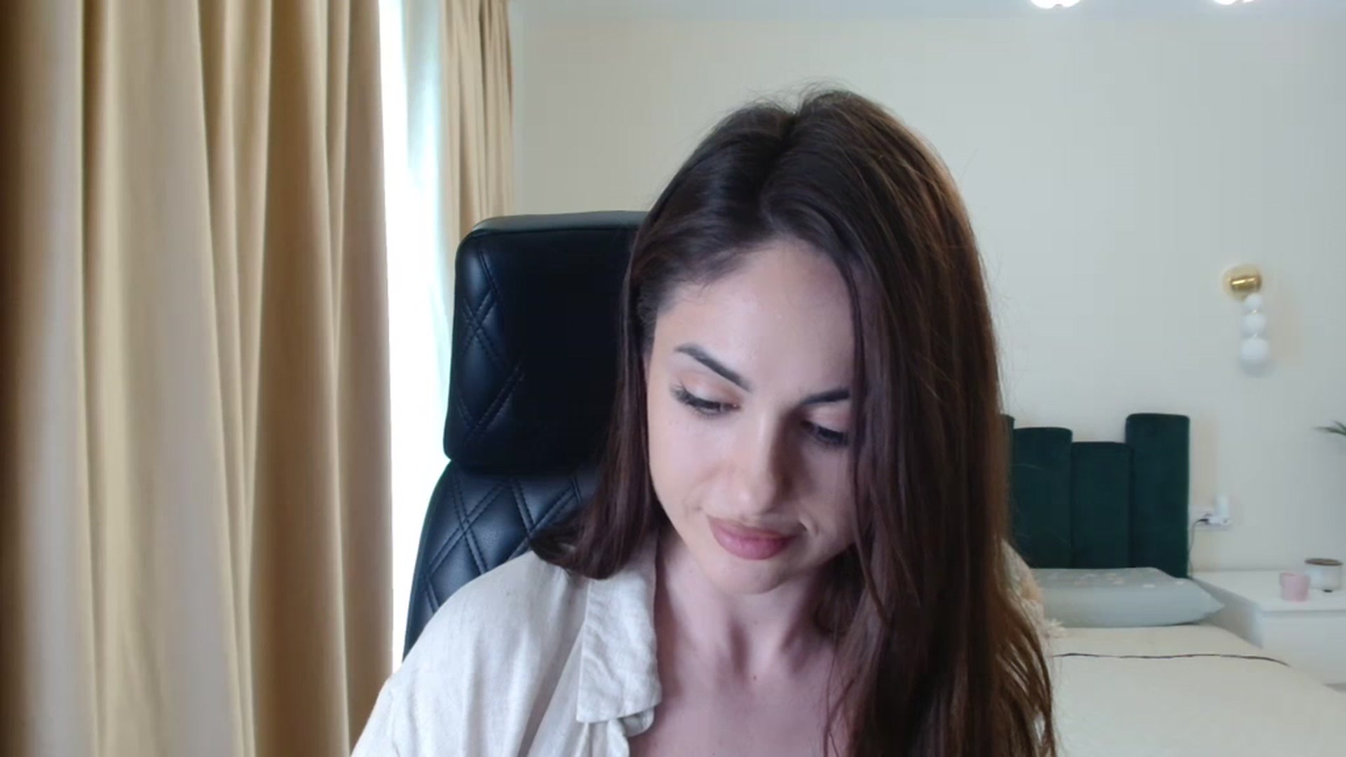 Gallery image thumbnail from DorisDolll's myfreecams stream on, 03/27/2024, 08:38 image 11 of 20