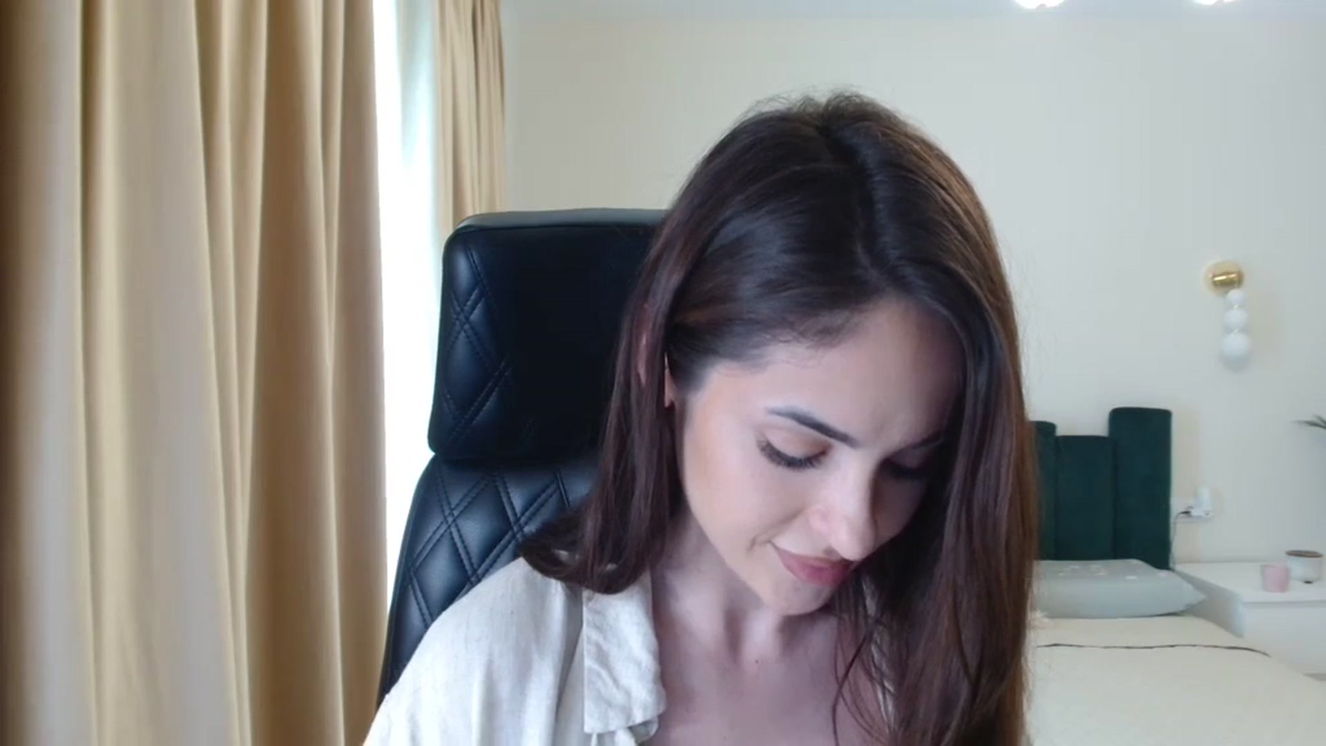 Gallery image thumbnail from DorisDolll's myfreecams stream on, 03/27/2024, 08:38 image 10 of 20