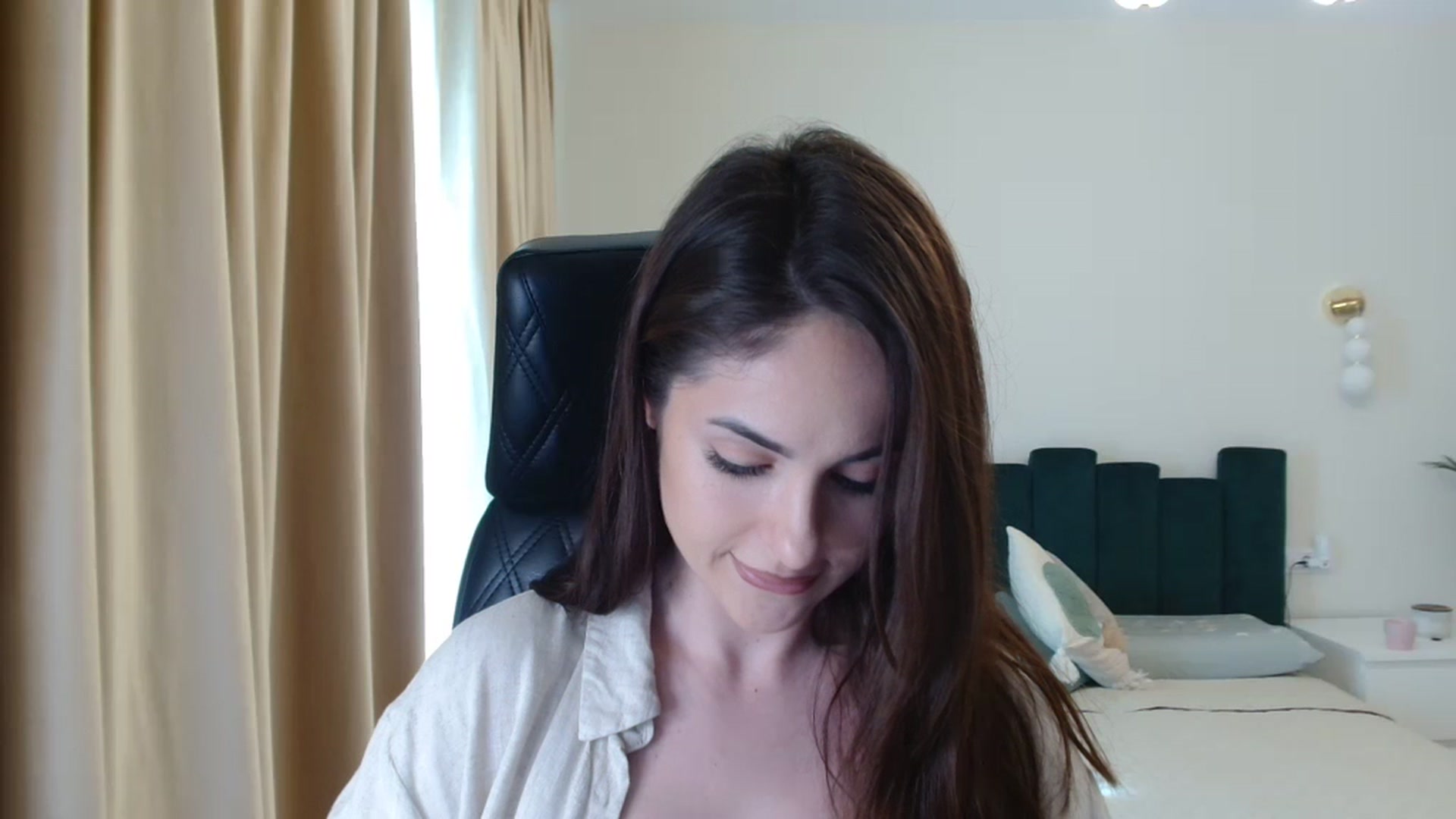 Gallery image thumbnail from DorisDolll's myfreecams stream on, 03/27/2024, 08:38 image 16 of 20