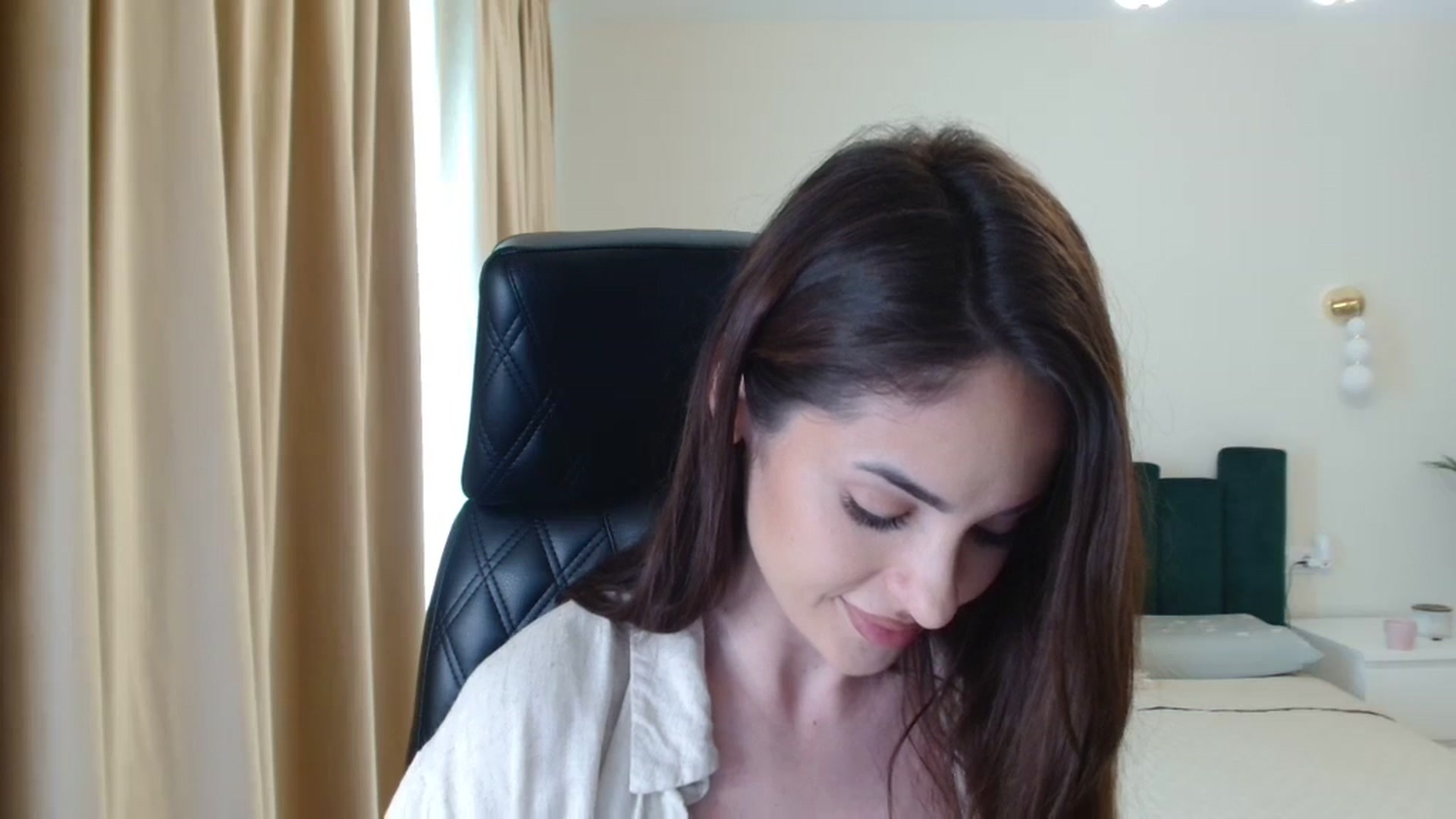 Gallery image thumbnail from DorisDolll's myfreecams stream on, 03/27/2024, 08:38 image 6 of 20