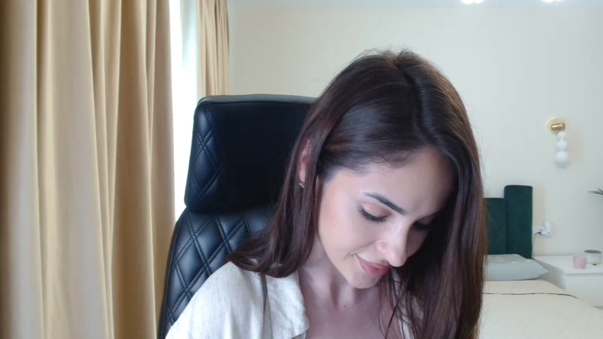 Gallery image thumbnail from DorisDolll's myfreecams stream on, 03/27/2024, 08:38 image 14 of 20