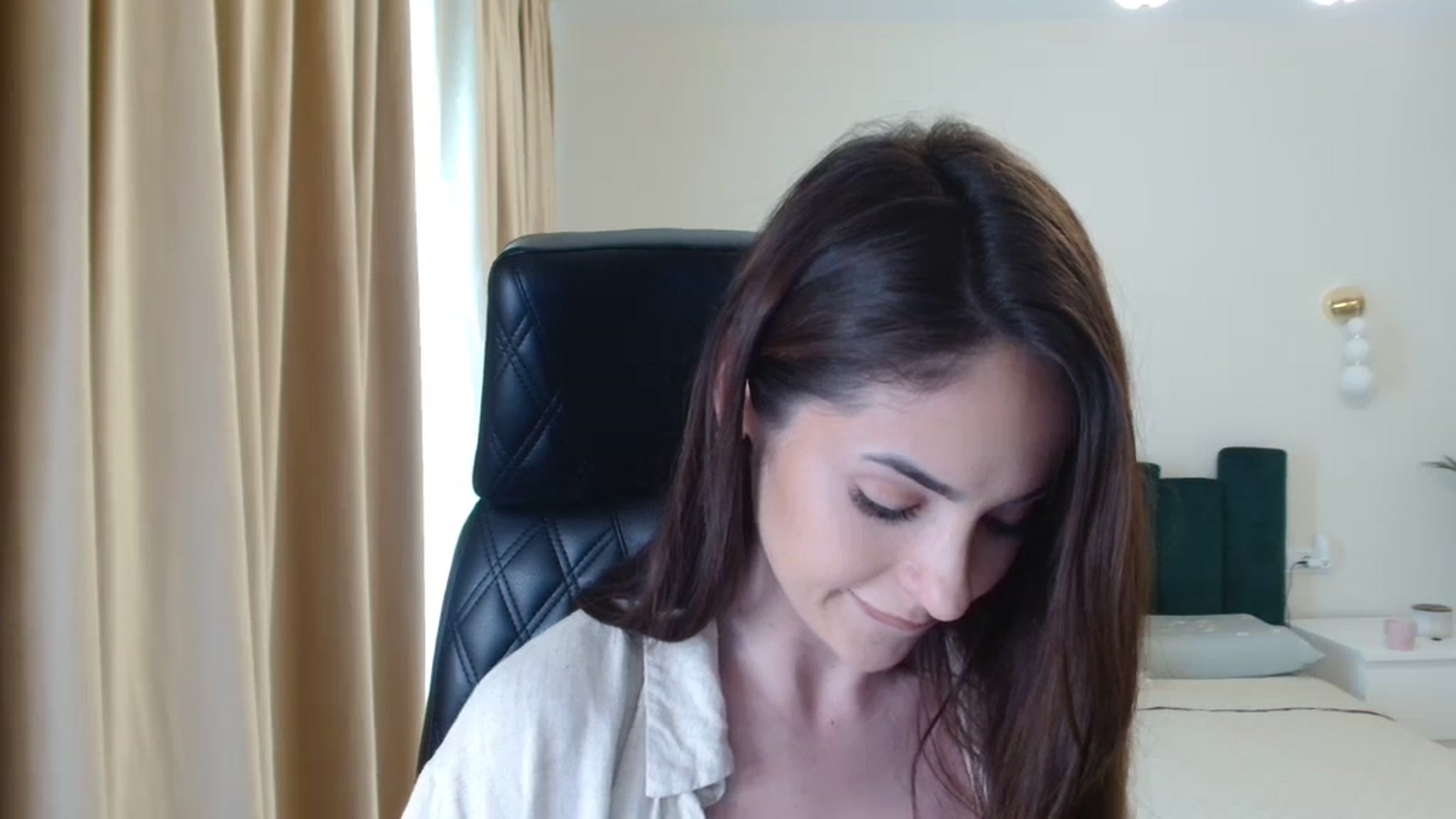 Gallery image thumbnail from DorisDolll's myfreecams stream on, 03/27/2024, 08:38 image 8 of 20