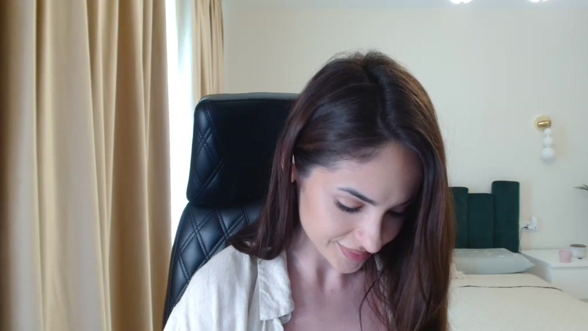 Gallery image thumbnail from DorisDolll's myfreecams stream on, 03/27/2024, 08:38 image 7 of 20