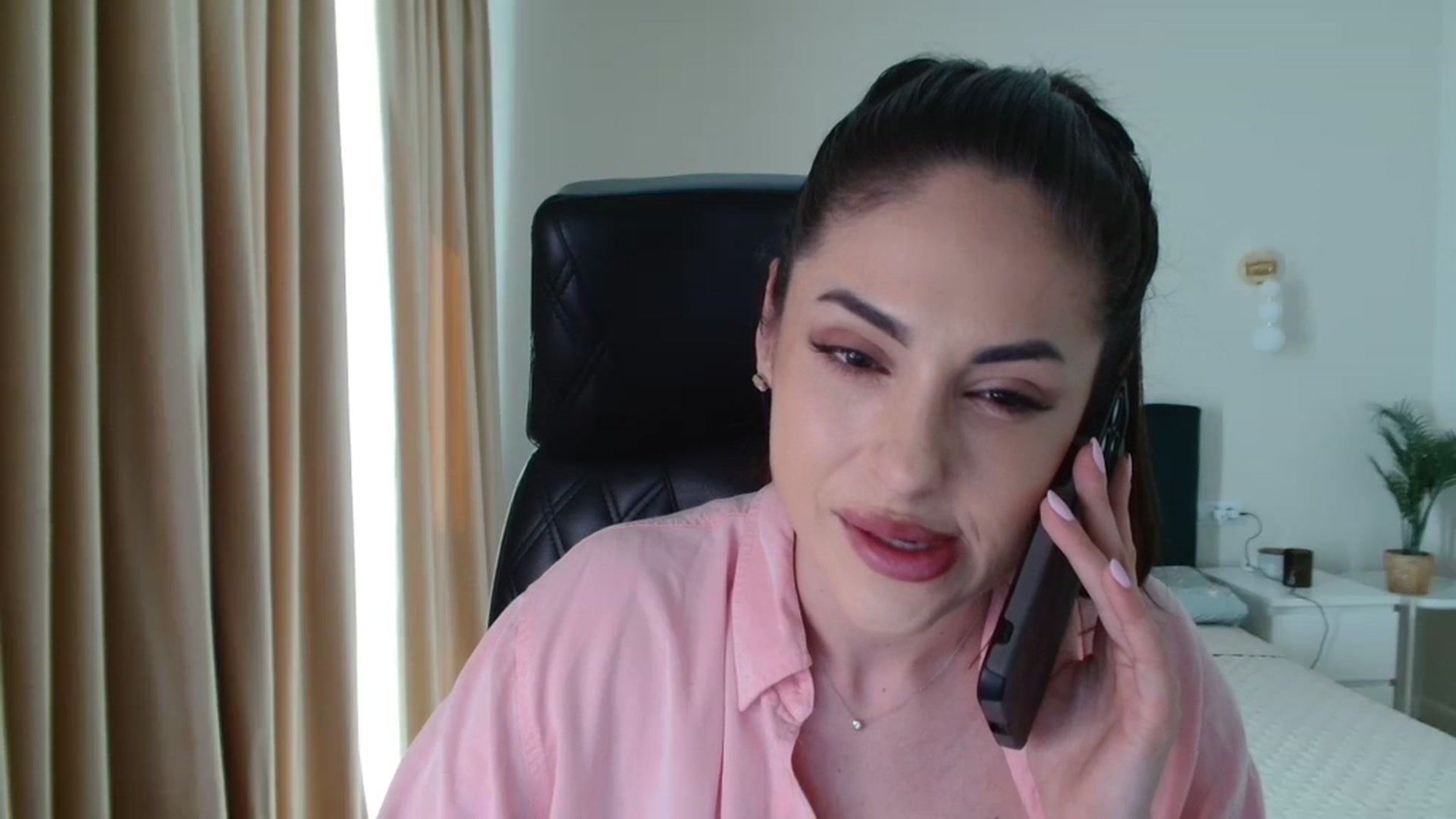 Gallery image thumbnail from DorisDolll's myfreecams stream on, 03/30/2024, 10:06 image 19 of 20