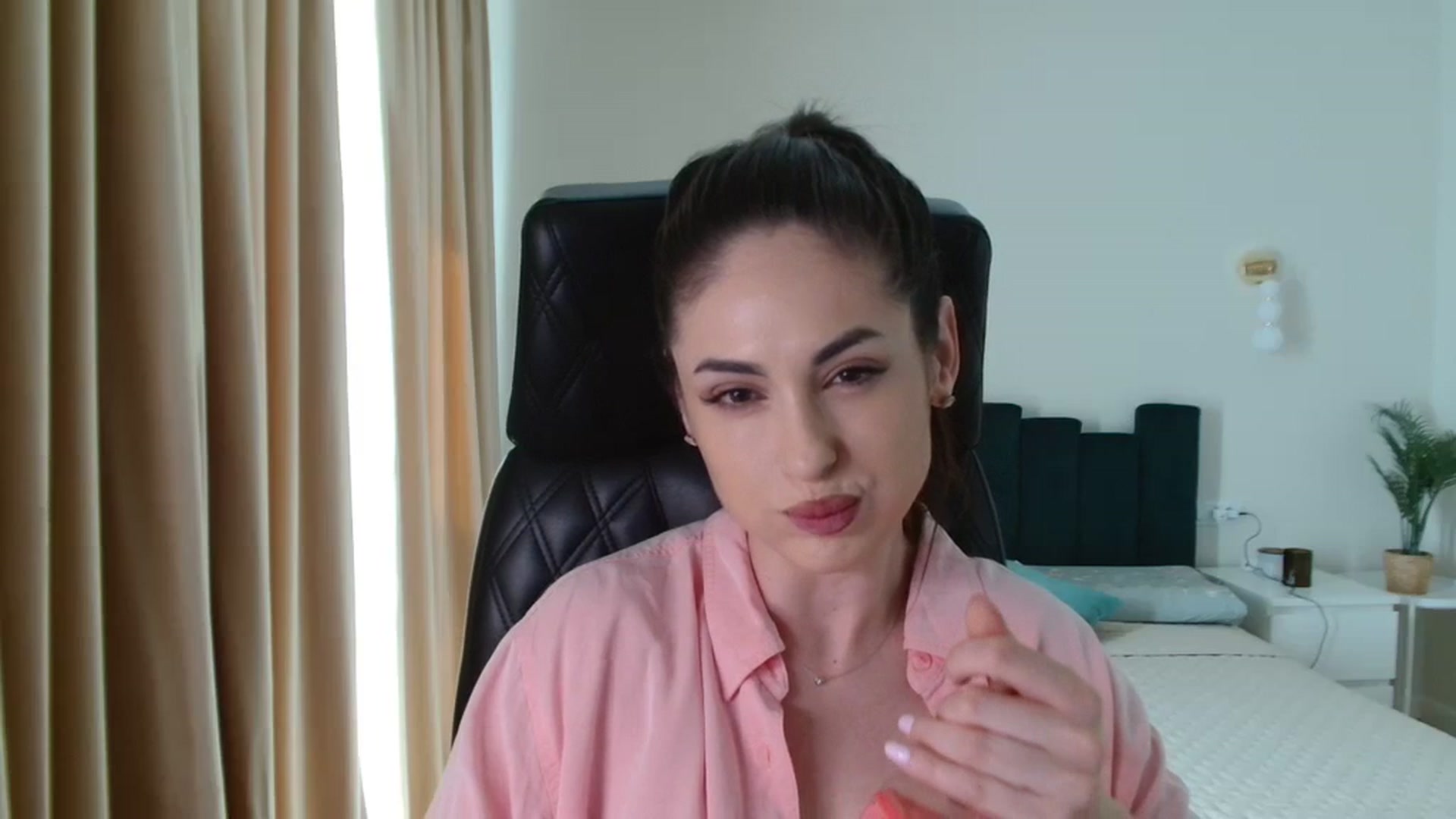 Gallery image thumbnail from DorisDolll's myfreecams stream on, 03/30/2024, 10:06 image 13 of 20