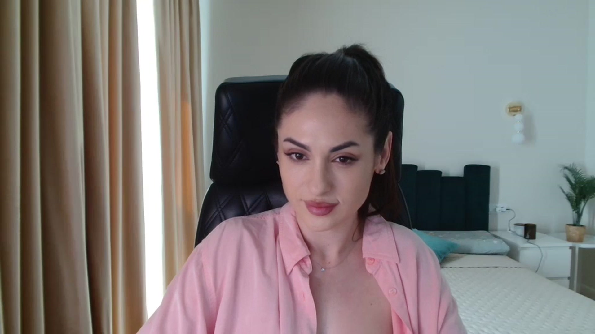 Gallery image thumbnail from DorisDolll's myfreecams stream on, 03/30/2024, 10:06 image 5 of 20