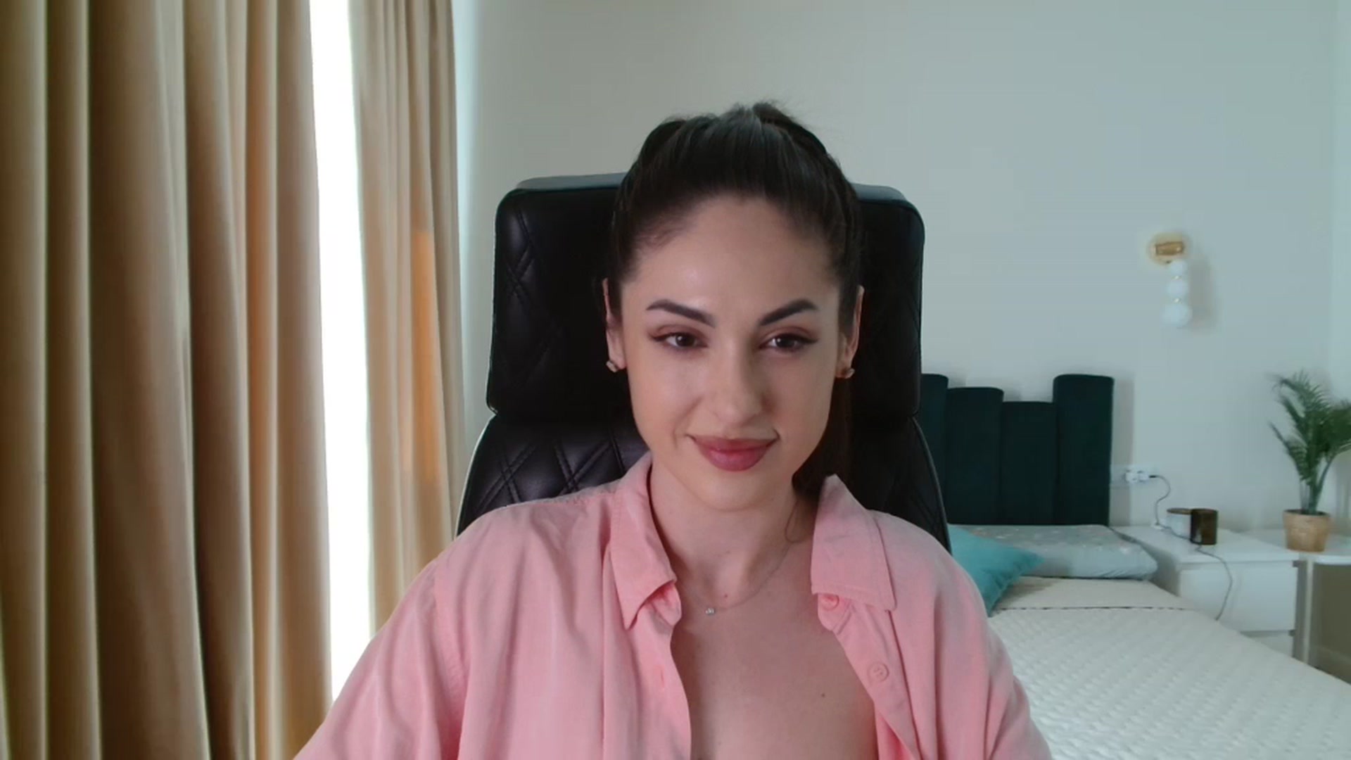 Gallery image thumbnail from DorisDolll's myfreecams stream on, 03/30/2024, 10:06 image 3 of 20