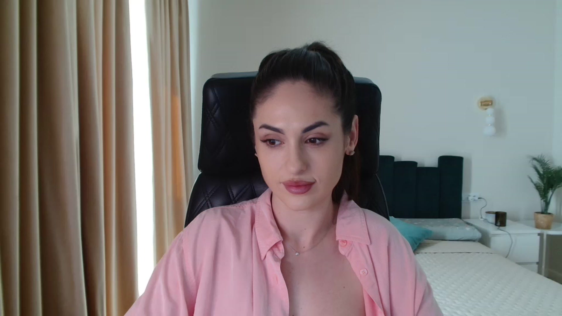 Gallery image thumbnail from DorisDolll's myfreecams stream on, 03/30/2024, 10:06 image 1 of 20