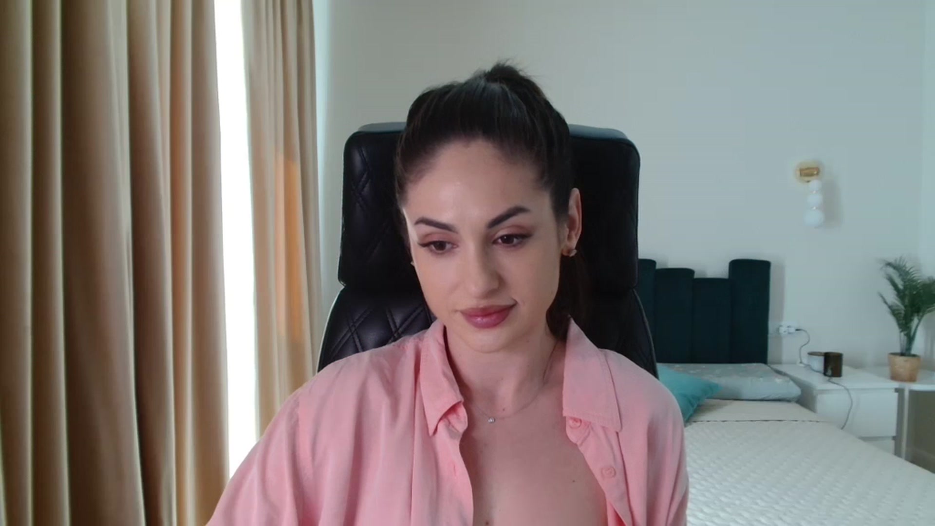 Gallery image thumbnail from DorisDolll's myfreecams stream on, 03/30/2024, 10:06 image 14 of 20