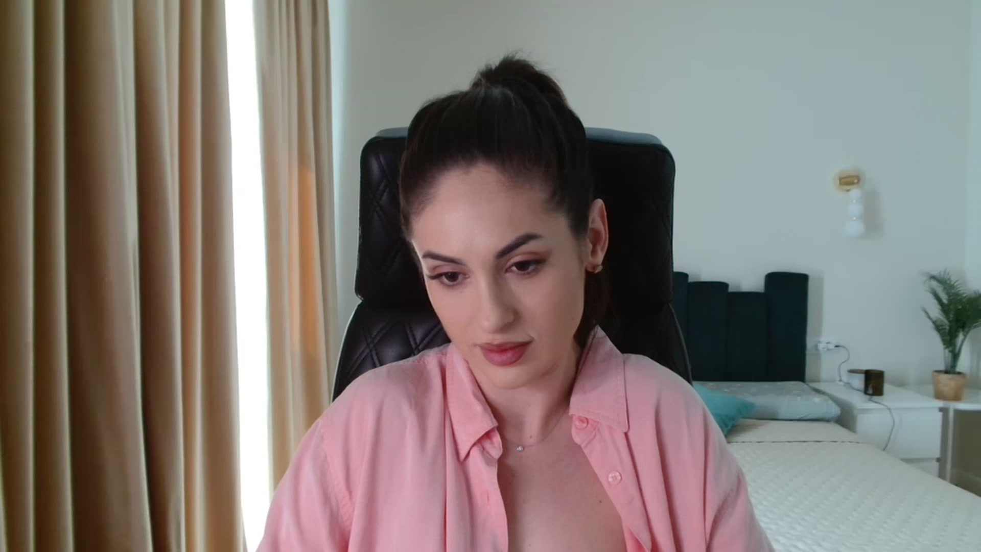Gallery image thumbnail from DorisDolll's myfreecams stream on, 03/30/2024, 10:06 image 12 of 20