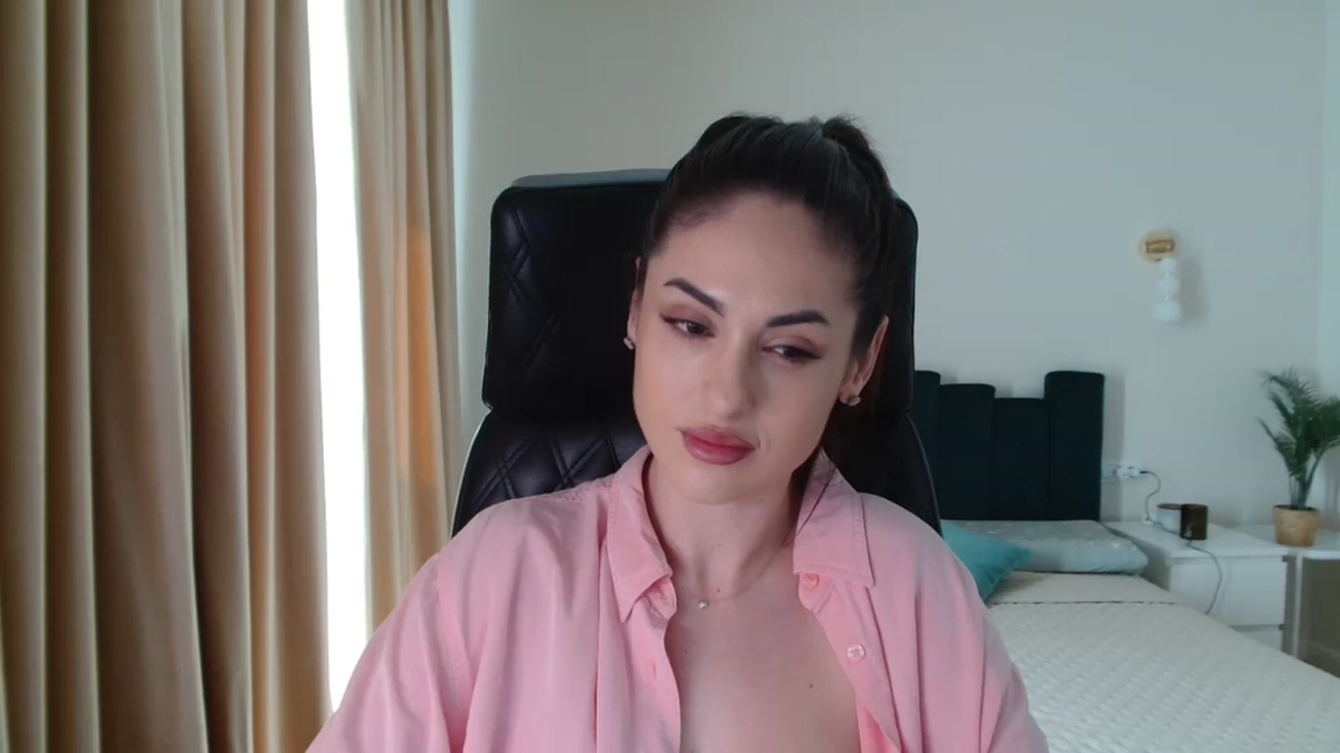 Gallery image thumbnail from DorisDolll's myfreecams stream on, 03/30/2024, 10:06 image 11 of 20