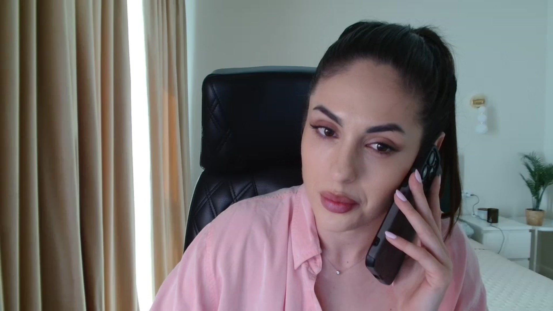 Gallery image thumbnail from DorisDolll's myfreecams stream on, 03/30/2024, 10:06 image 17 of 20