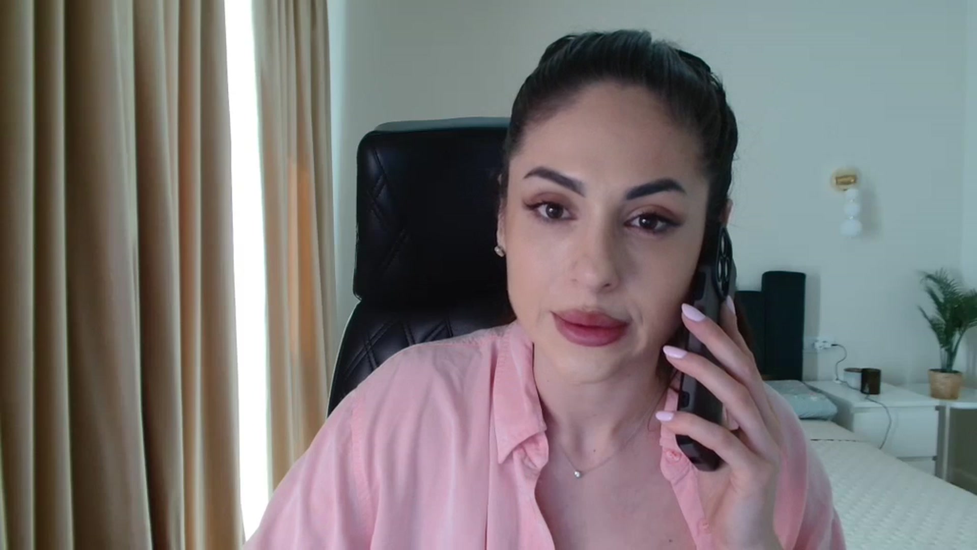 Gallery image thumbnail from DorisDolll's myfreecams stream on, 03/30/2024, 10:06 image 20 of 20