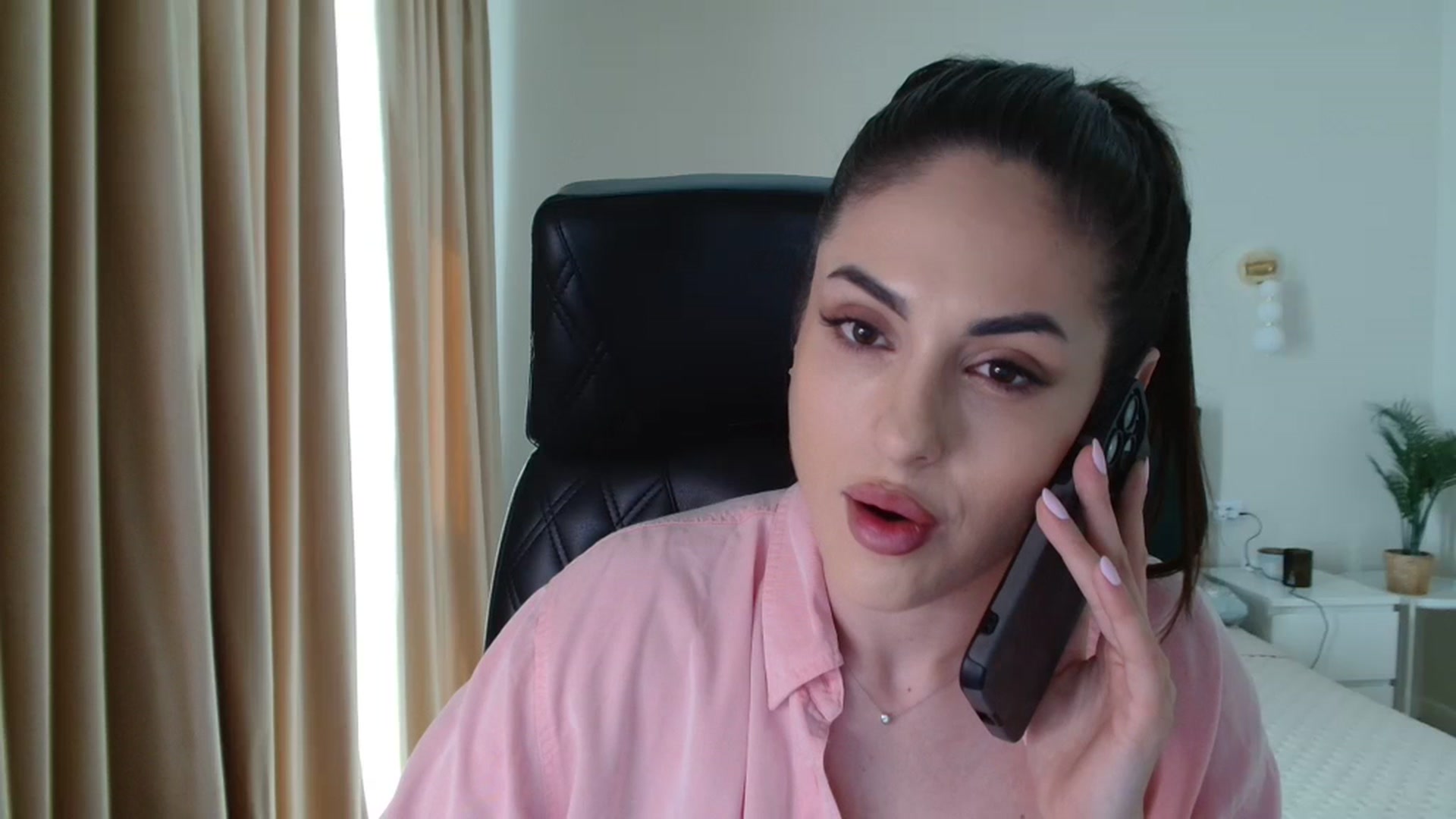 Gallery image thumbnail from DorisDolll's myfreecams stream on, 03/30/2024, 10:06 image 18 of 20