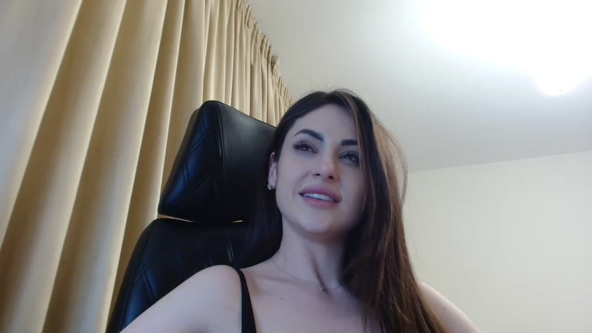 Gallery image thumbnail from DorisDolll's myfreecams stream on, 04/02/2024, 16:33 image 17 of 20