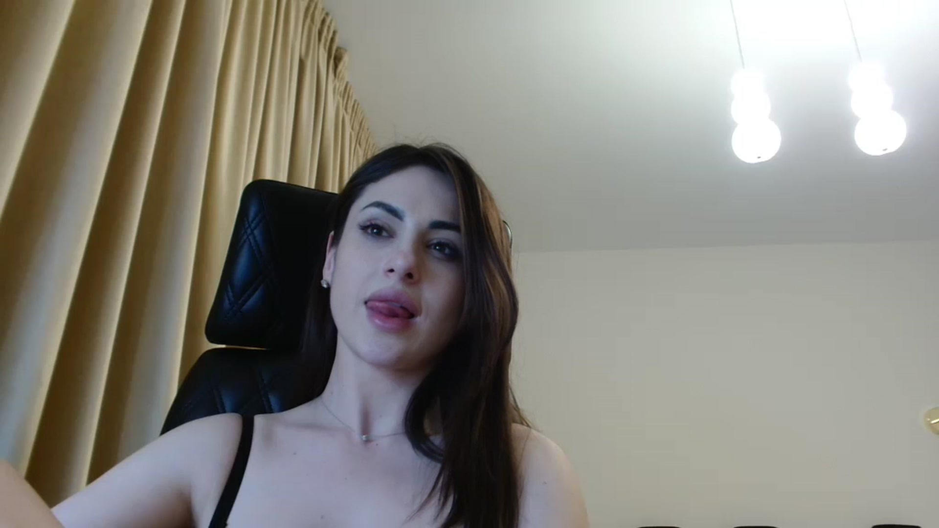 Gallery image thumbnail from DorisDolll's myfreecams stream on, 04/02/2024, 16:33 image 13 of 20