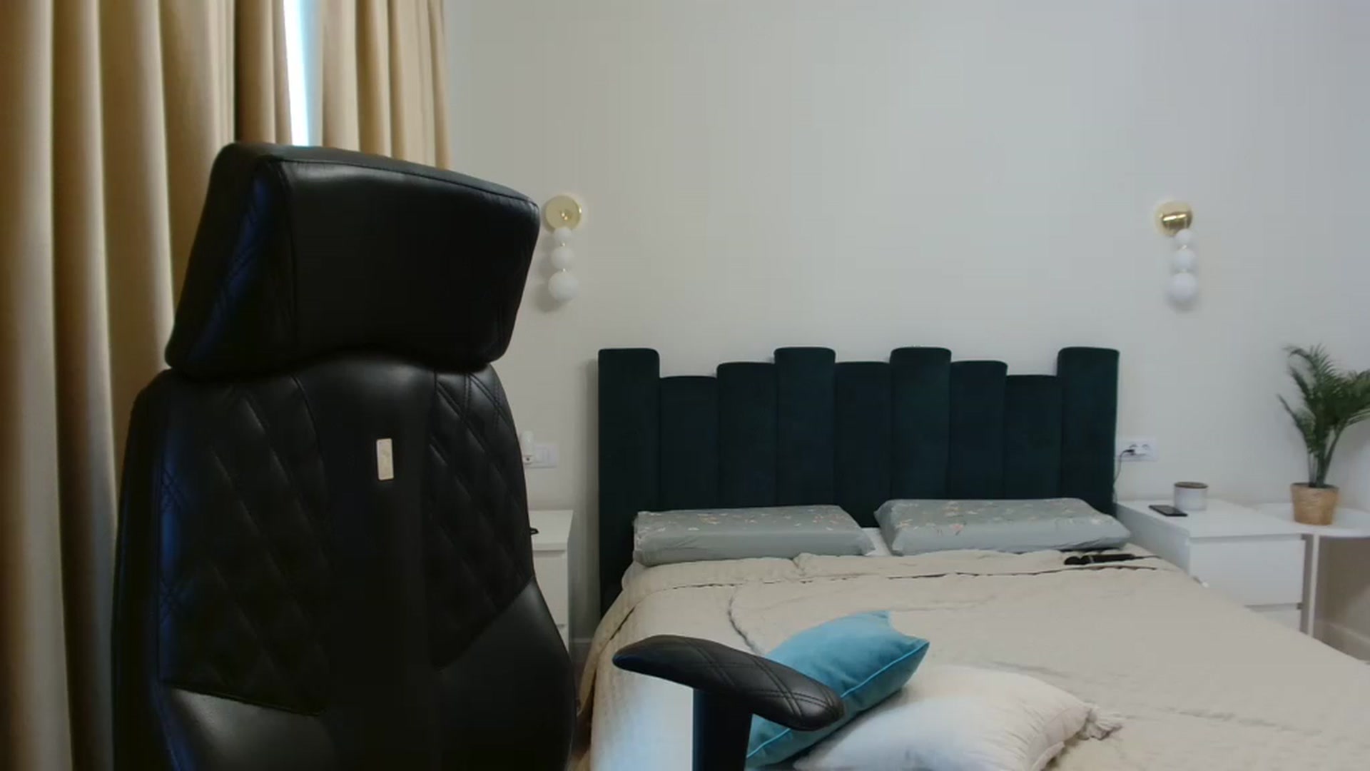 Gallery image thumbnail from DorisDolll's myfreecams stream on, 04/04/2024, 09:30 image 8 of 20