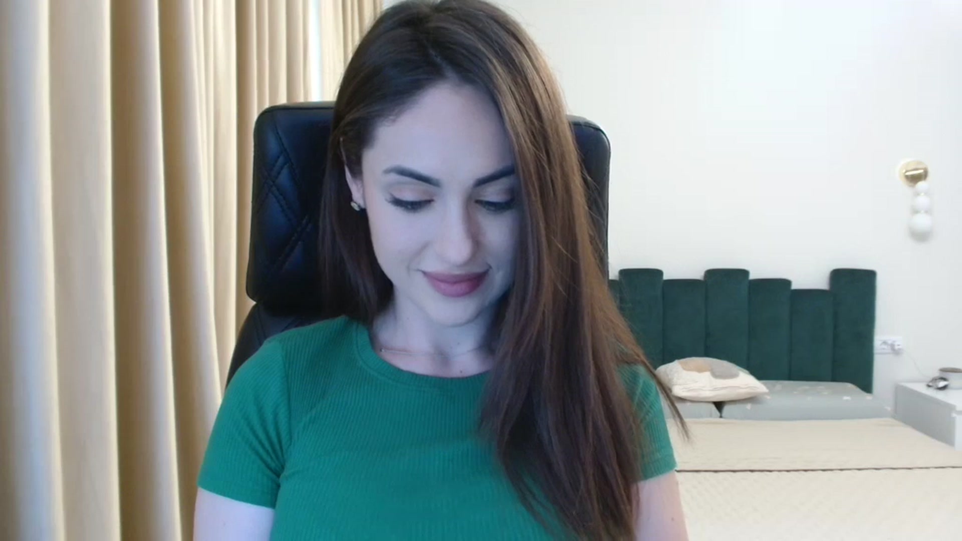 Gallery image thumbnail from DorisDolll's myfreecams stream on, 04/11/2024, 08:37 image 6 of 20