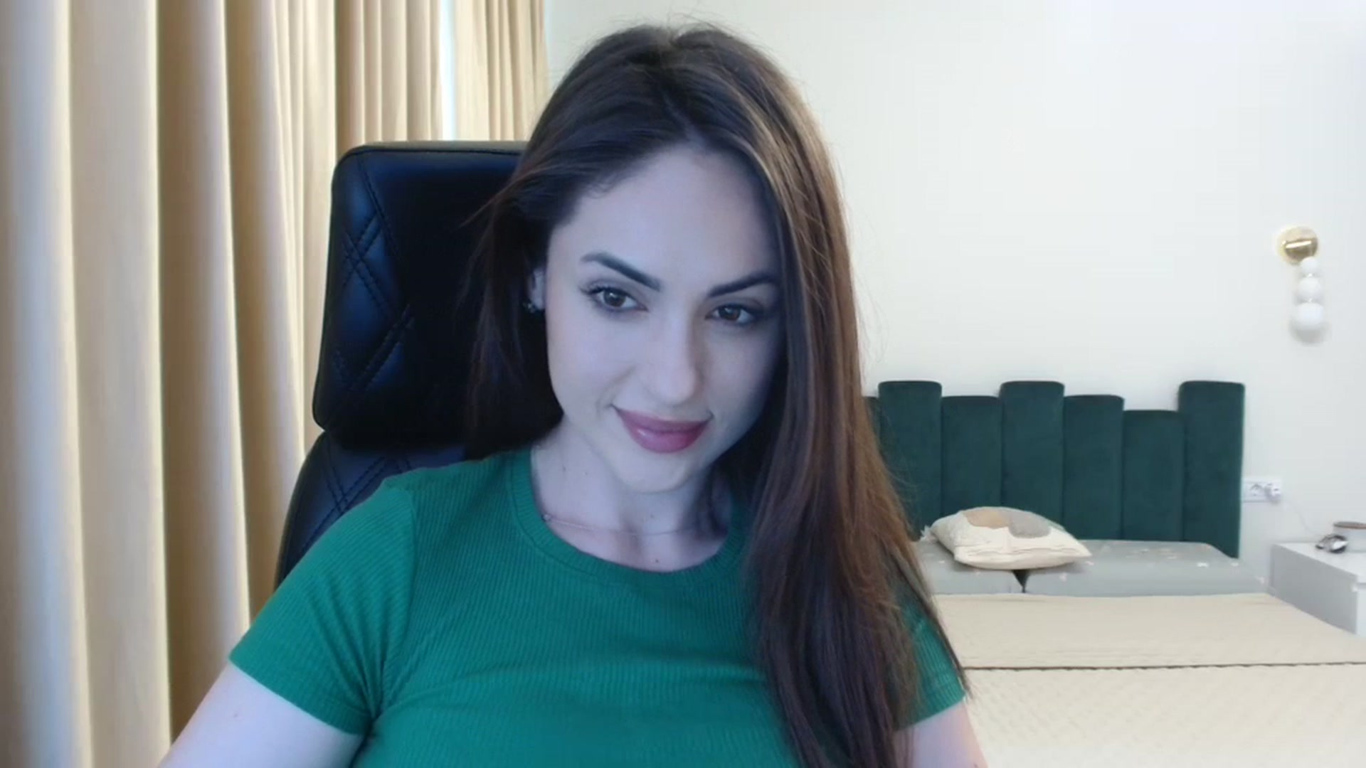 Gallery image thumbnail from DorisDolll's myfreecams stream on, 04/11/2024, 08:37 image 8 of 20