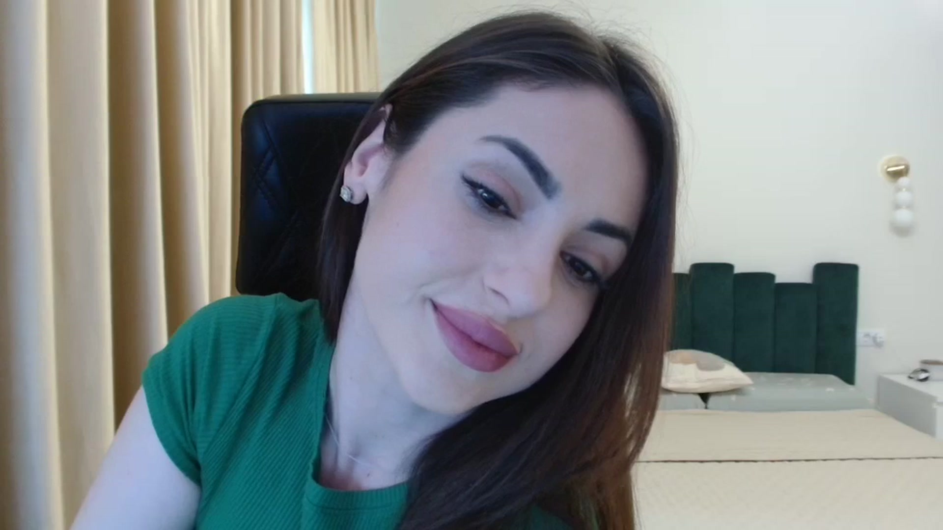 Gallery image thumbnail from DorisDolll's myfreecams stream on, 04/11/2024, 08:37 image 5 of 20