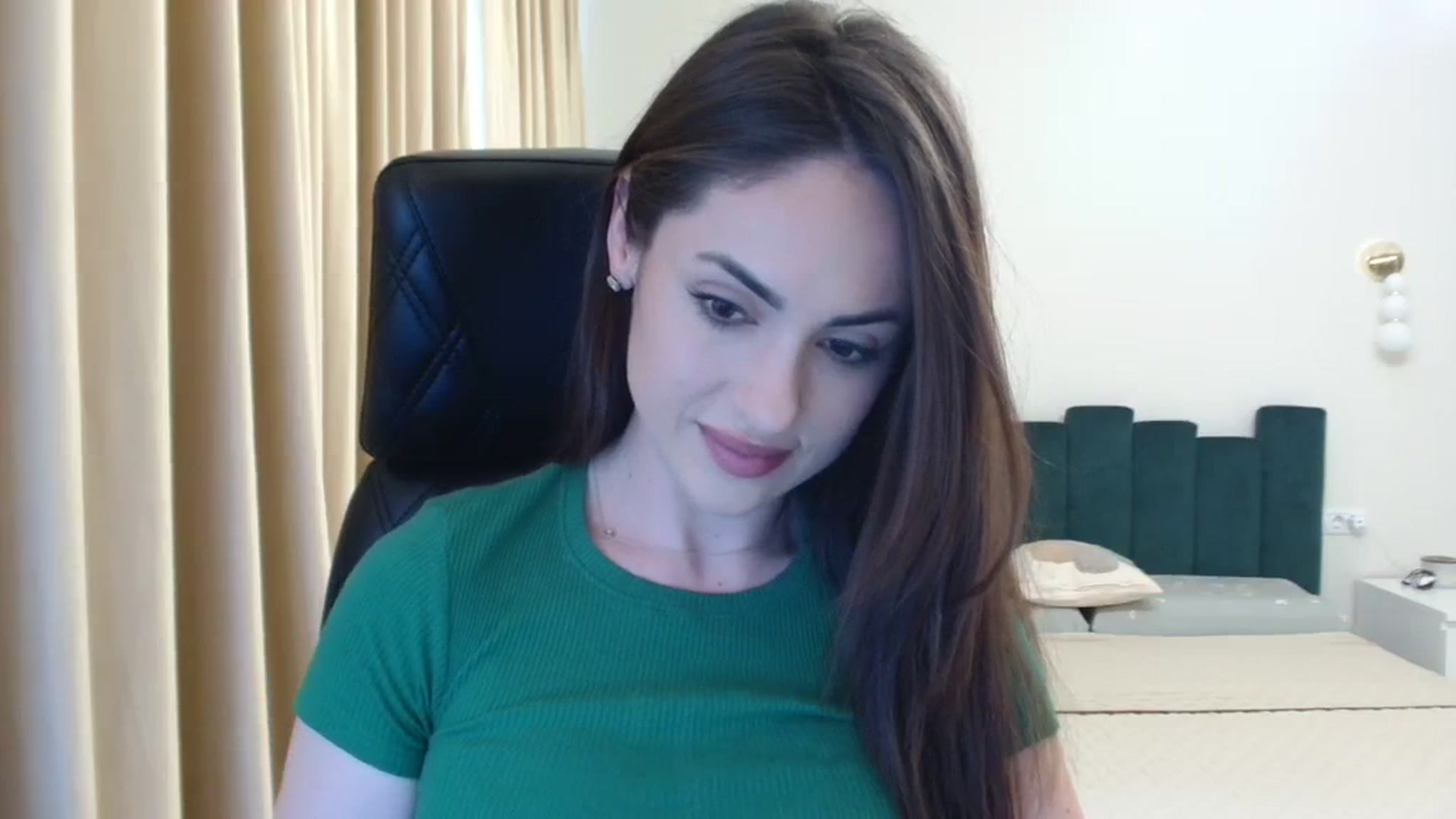 Gallery image thumbnail from DorisDolll's myfreecams stream on, 04/11/2024, 08:37 image 4 of 20