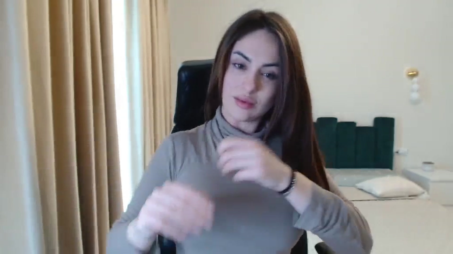 Gallery image thumbnail from DorisDolll's myfreecams stream on, 04/12/2024, 08:35 image 5 of 20