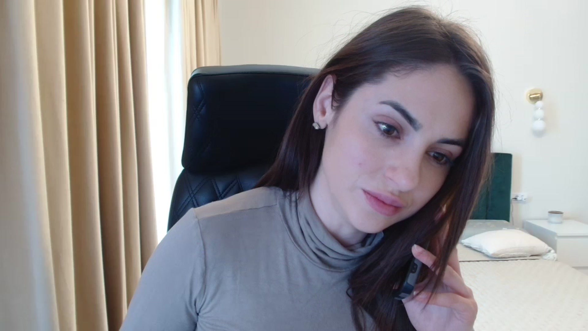 Gallery image thumbnail from DorisDolll's myfreecams stream on, 04/12/2024, 08:35 image 8 of 20