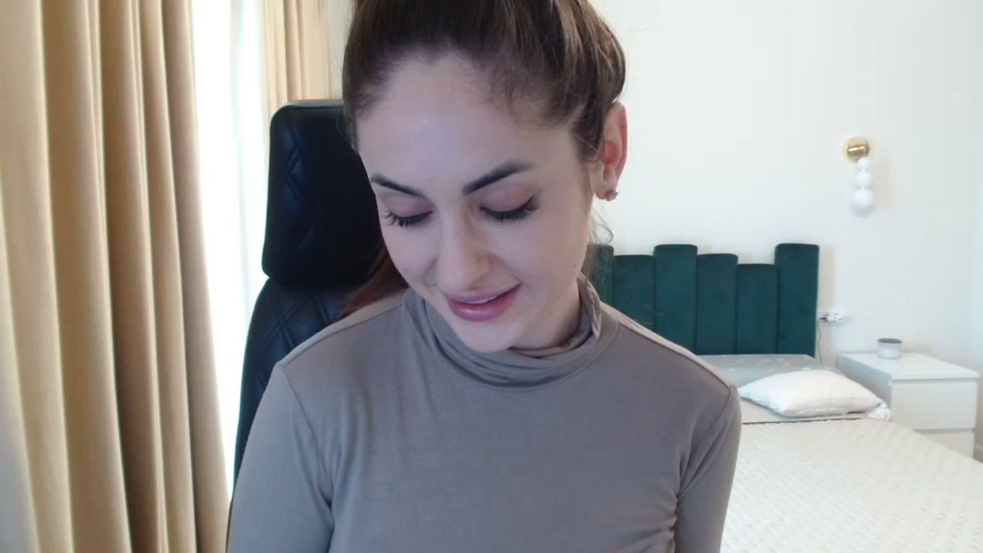 Gallery image thumbnail from DorisDolll's myfreecams stream on, 04/12/2024, 08:35 image 19 of 20