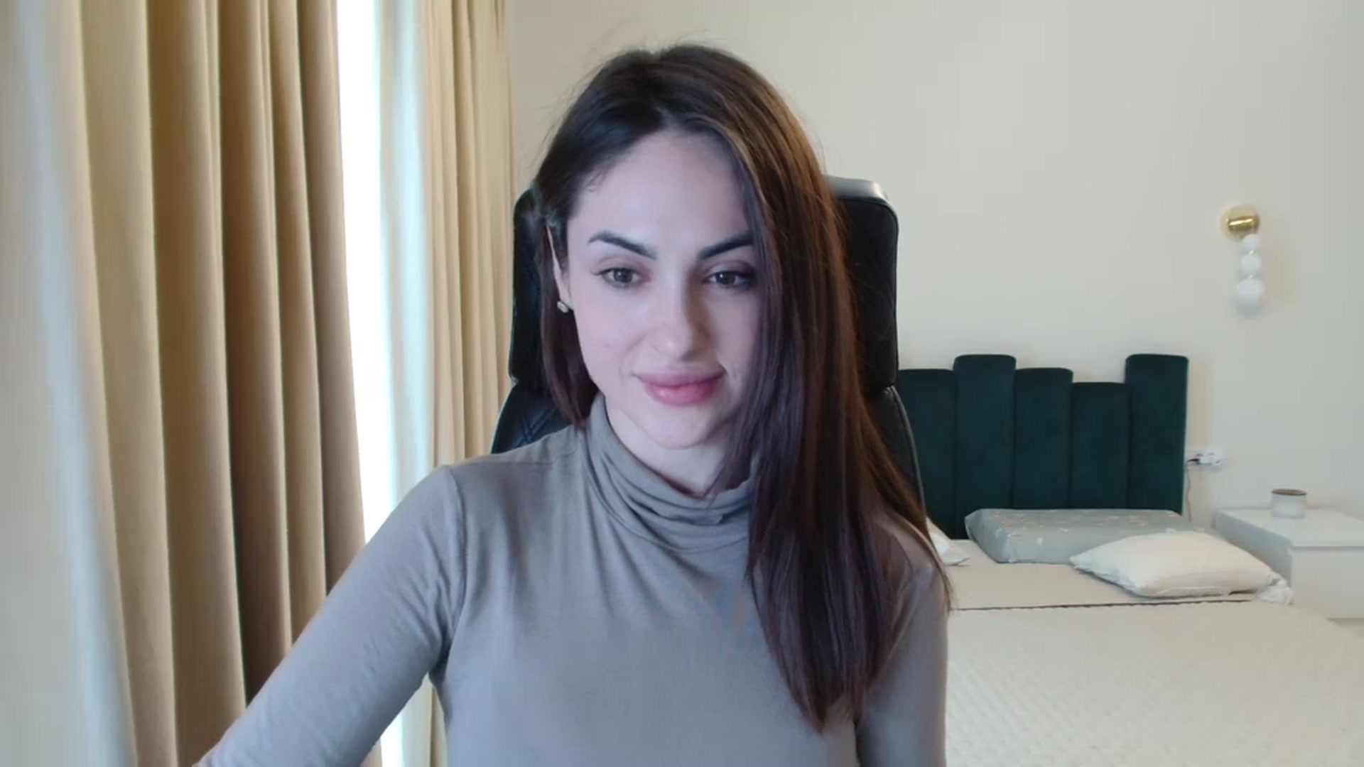 Gallery image thumbnail from DorisDolll's myfreecams stream on, 04/12/2024, 08:35 image 6 of 20
