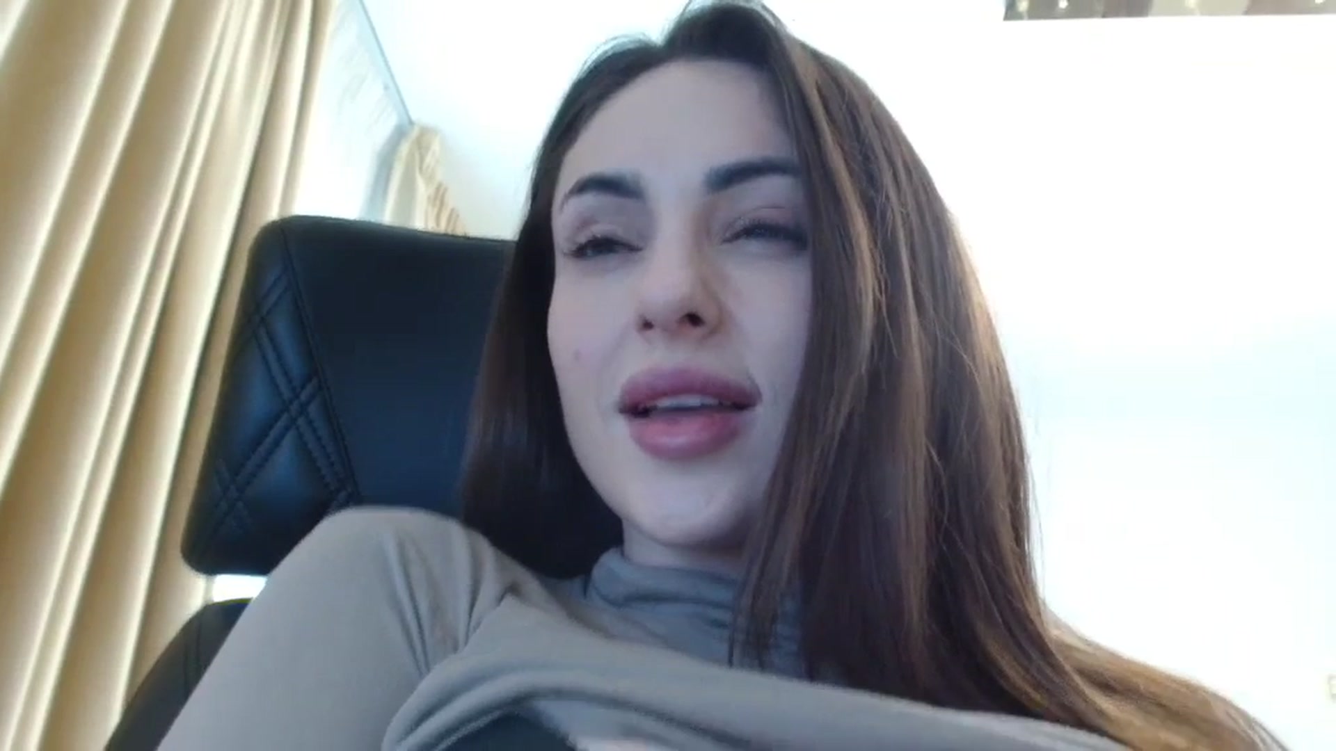 Gallery image thumbnail from DorisDolll's myfreecams stream on, 04/12/2024, 08:35 image 14 of 20