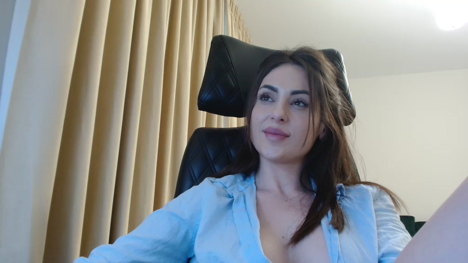 Gallery image thumbnail from DorisDolll's myfreecams stream on, 04/16/2024, 10:21 image 18 of 20