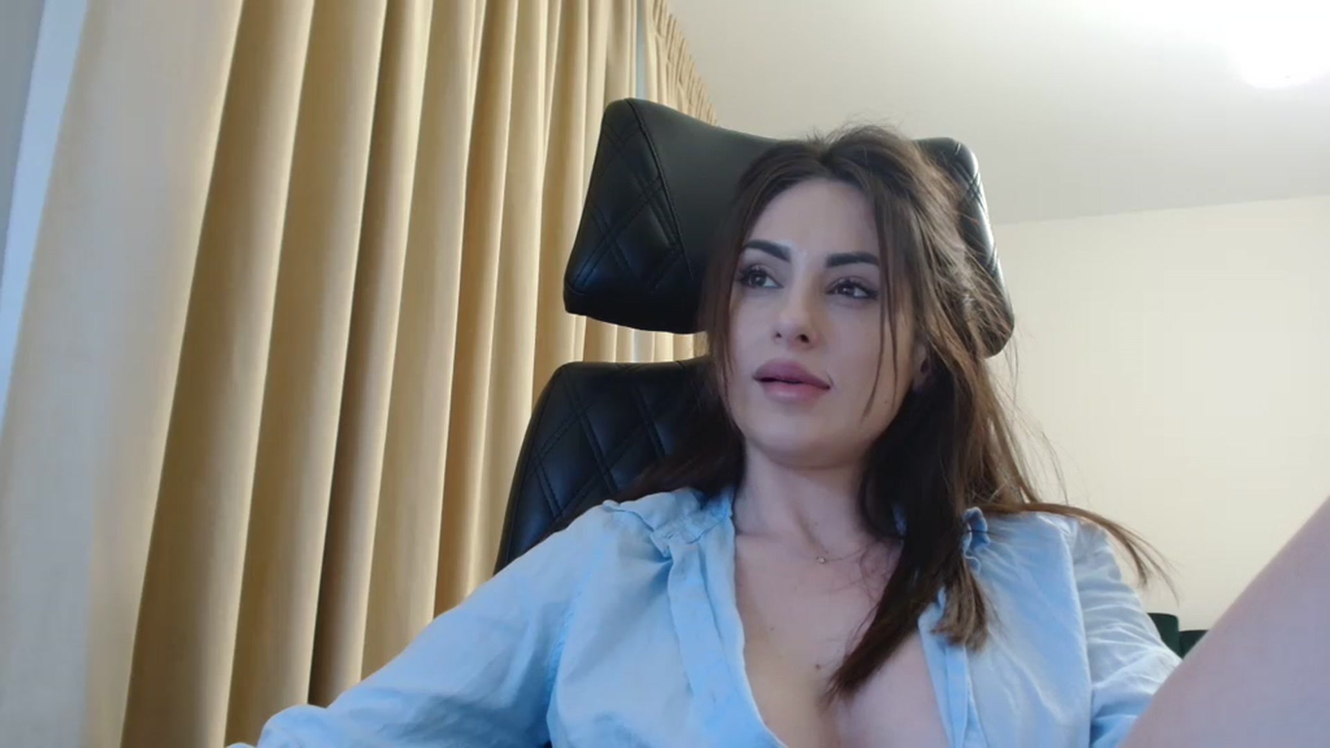 Gallery image thumbnail from DorisDolll's myfreecams stream on, 04/16/2024, 10:21 image 15 of 20
