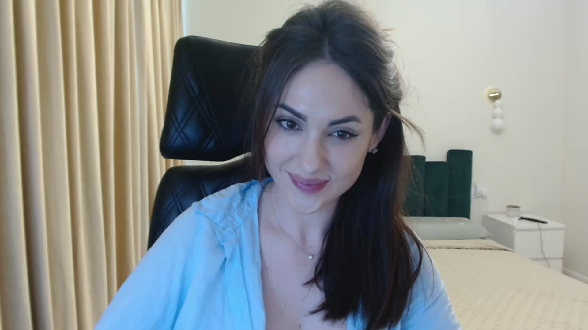 Gallery image thumbnail from DorisDolll's myfreecams stream on, 04/16/2024, 10:21 image 2 of 20