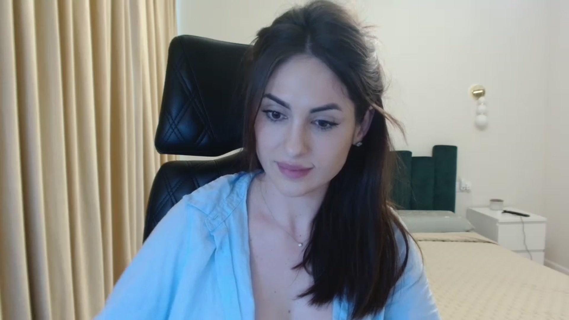 Gallery image thumbnail from DorisDolll's myfreecams stream on, 04/16/2024, 10:21 image 3 of 20