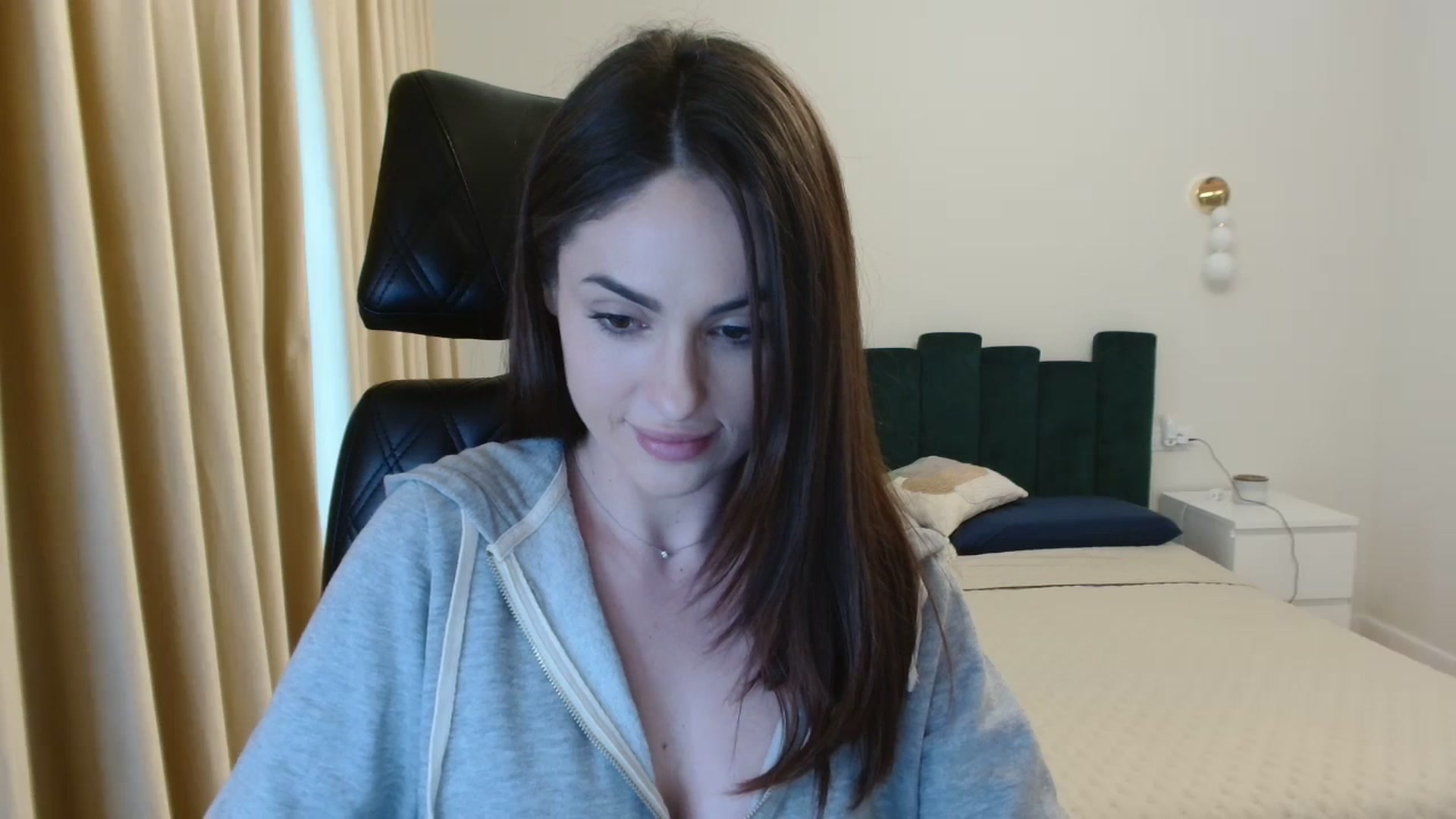 Gallery image thumbnail from DorisDolll's myfreecams stream on, 04/25/2024, 14:17 image 4 of 20