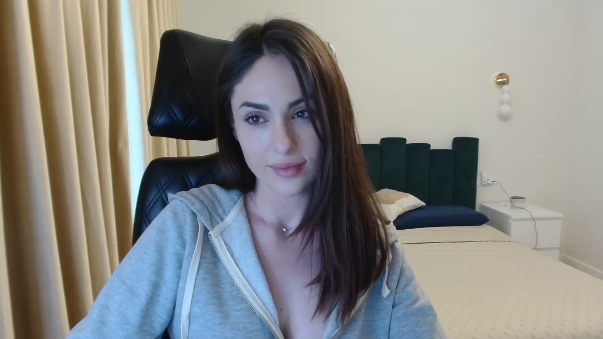 Gallery image thumbnail from DorisDolll's myfreecams stream on, 04/25/2024, 14:17 image 6 of 20