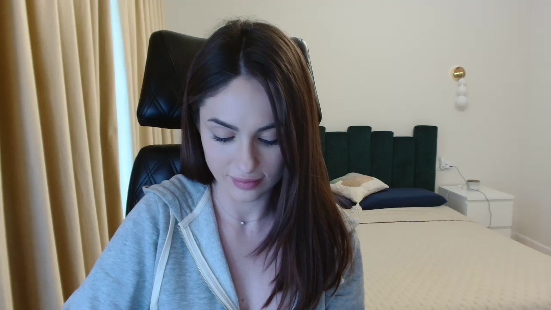 Gallery image thumbnail from DorisDolll's myfreecams stream on, 04/25/2024, 14:17 image 7 of 20