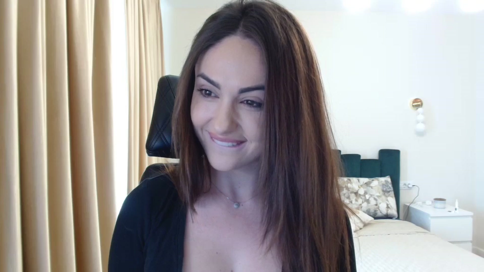 Gallery image thumbnail from DorisDolll's myfreecams stream on, 04/30/2024, 08:28 image 13 of 20