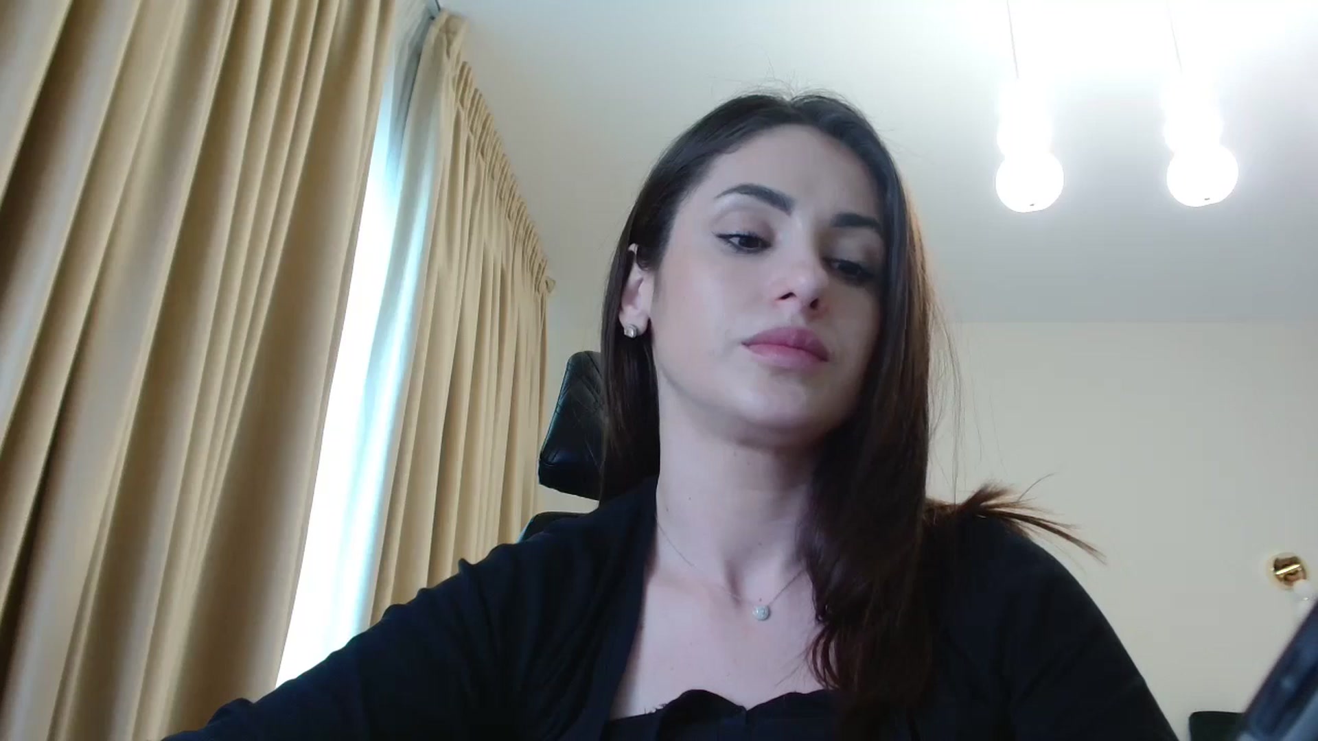 Gallery image thumbnail from DorisDolll's myfreecams stream on, 05/04/2024, 14:08 image 5 of 20