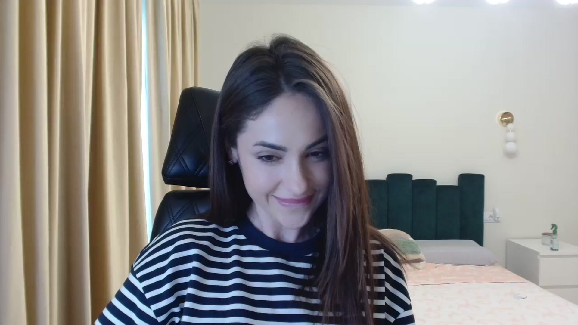Gallery image thumbnail from DorisDolll's myfreecams stream on, 05/06/2024, 14:12 image 11 of 20